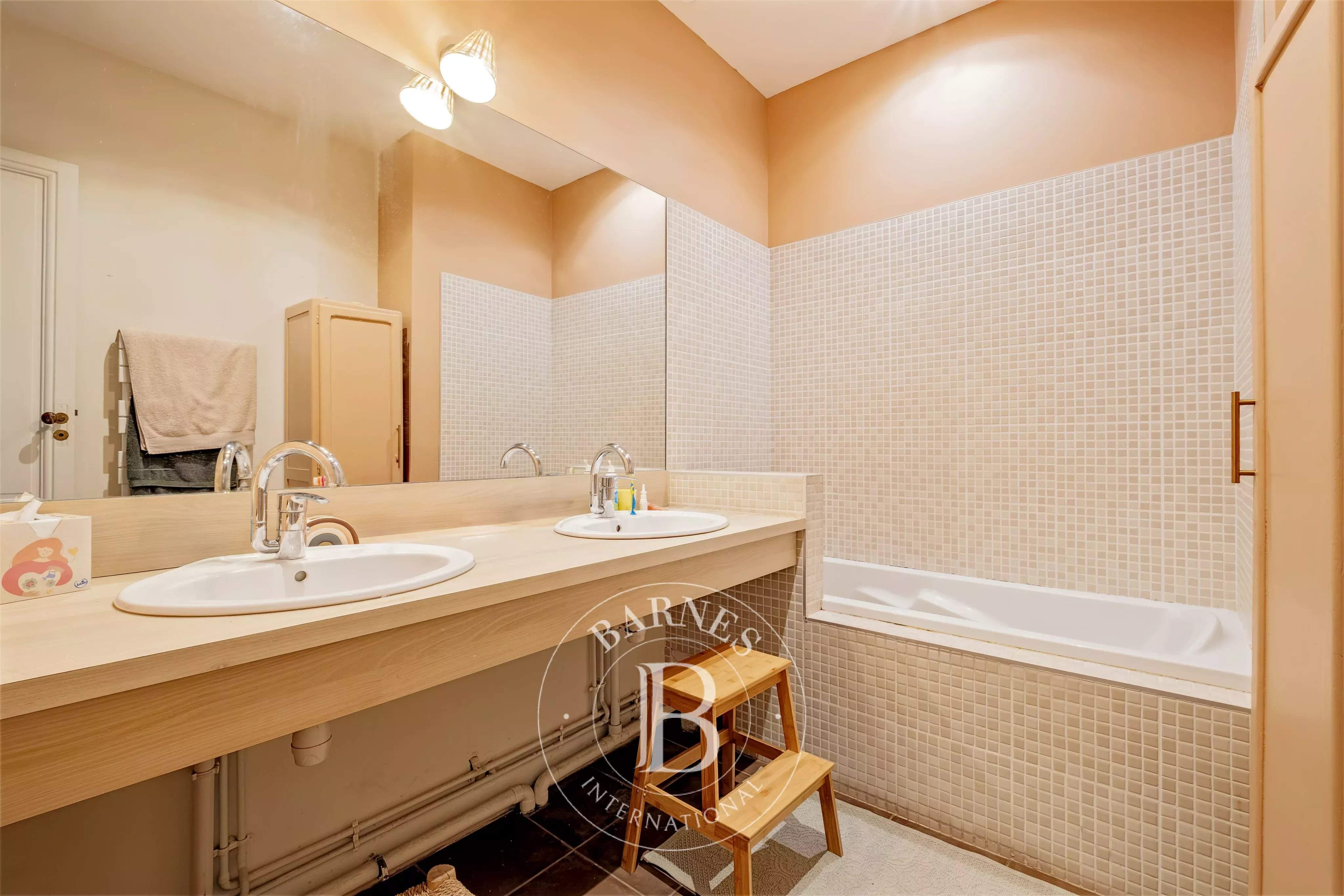 Bordeaux  - Maison 9 Pi&egrave;ces 6 Chambres - picture 15