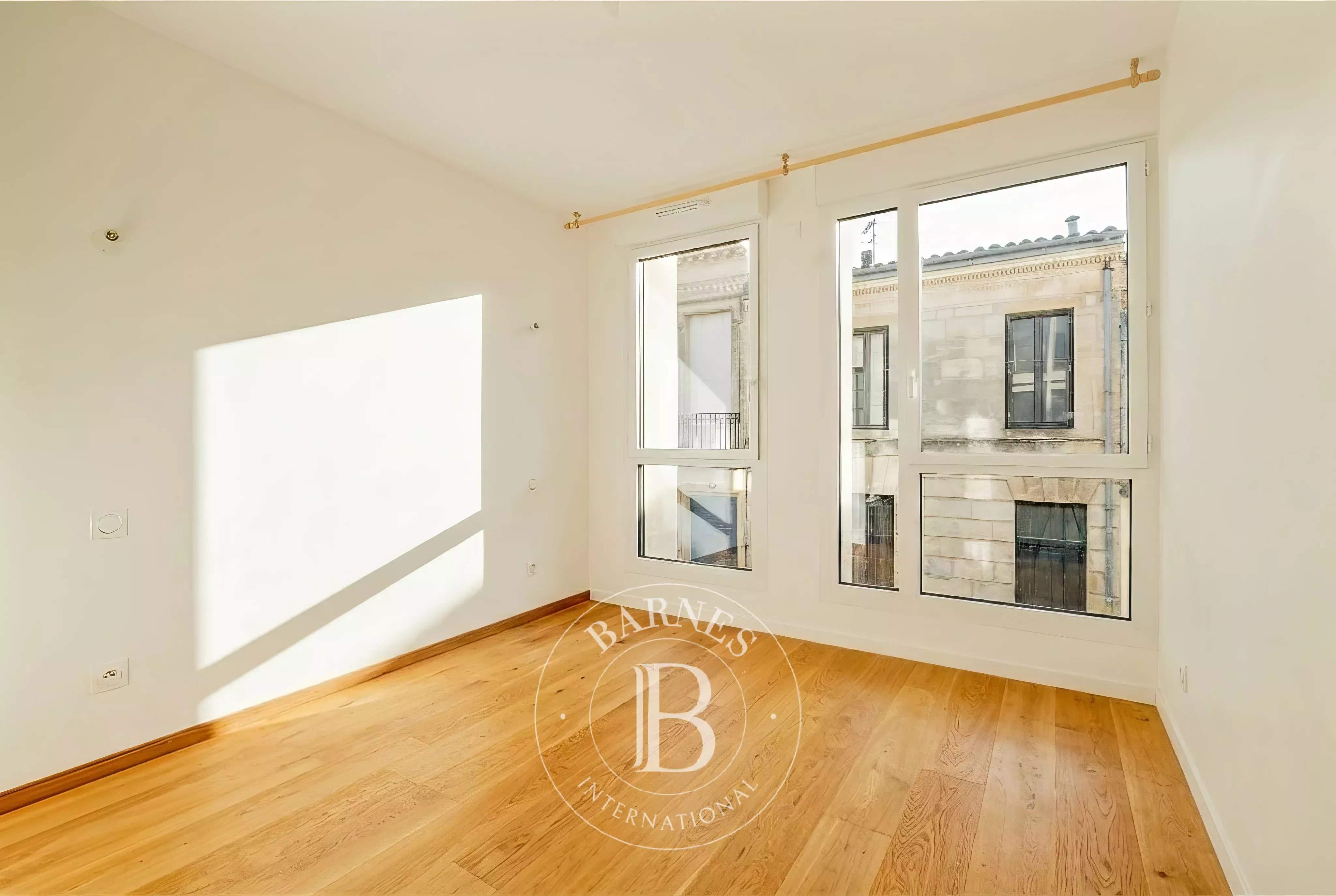 Bordeaux  - Maison 5 Pi&egrave;ces 4 Chambres - picture 9