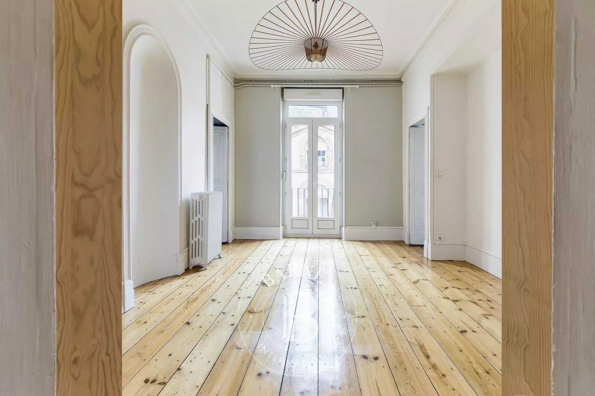 Toulouse  - Appartement 6 Pi&egrave;ces 3 Chambres