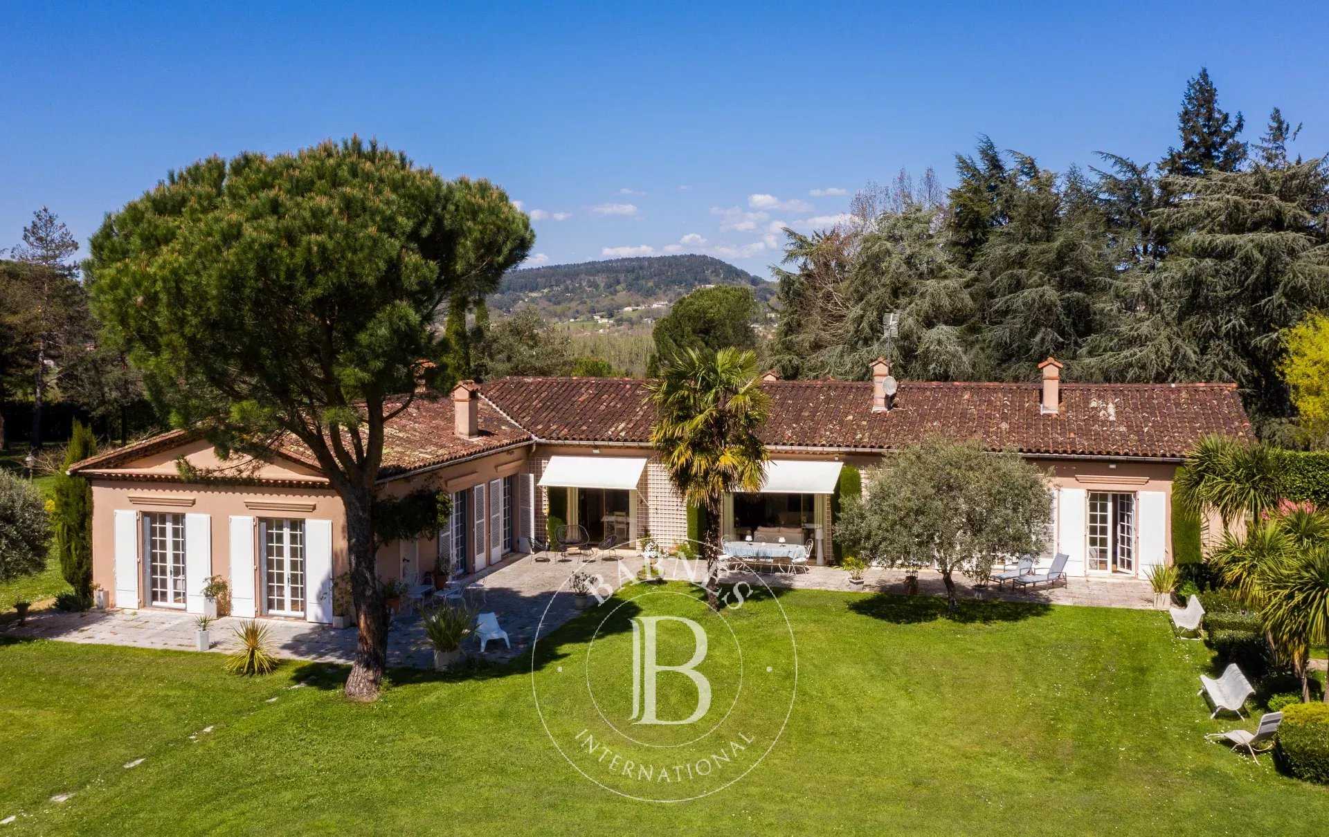 Castres  - Propriété 10 Pi&egrave;ces 5 Chambres