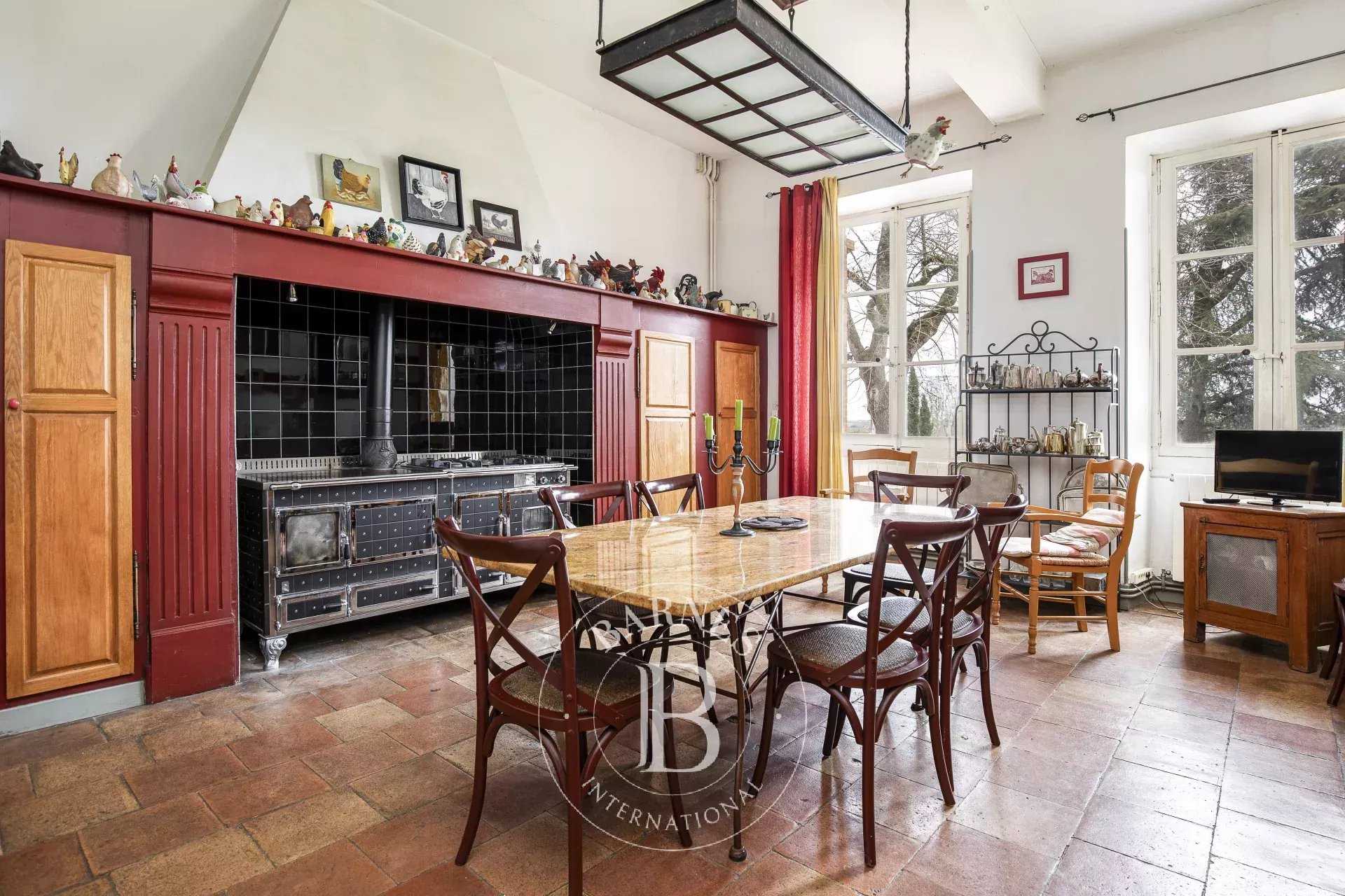 Verfeil  - Property 11 Bedrooms