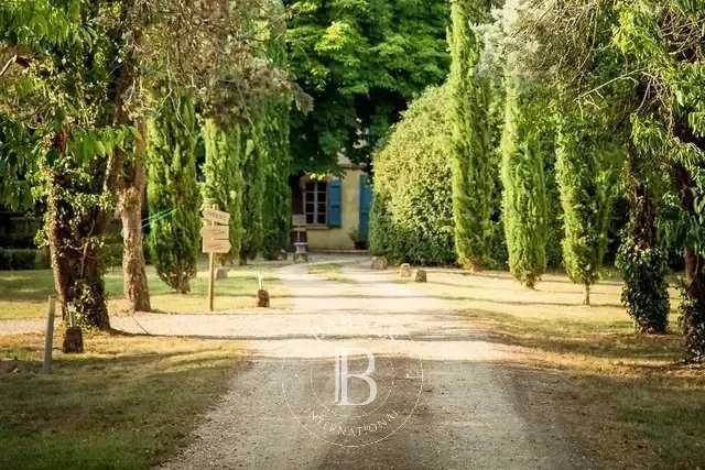 Toulouse  - Castle 12 Bedrooms