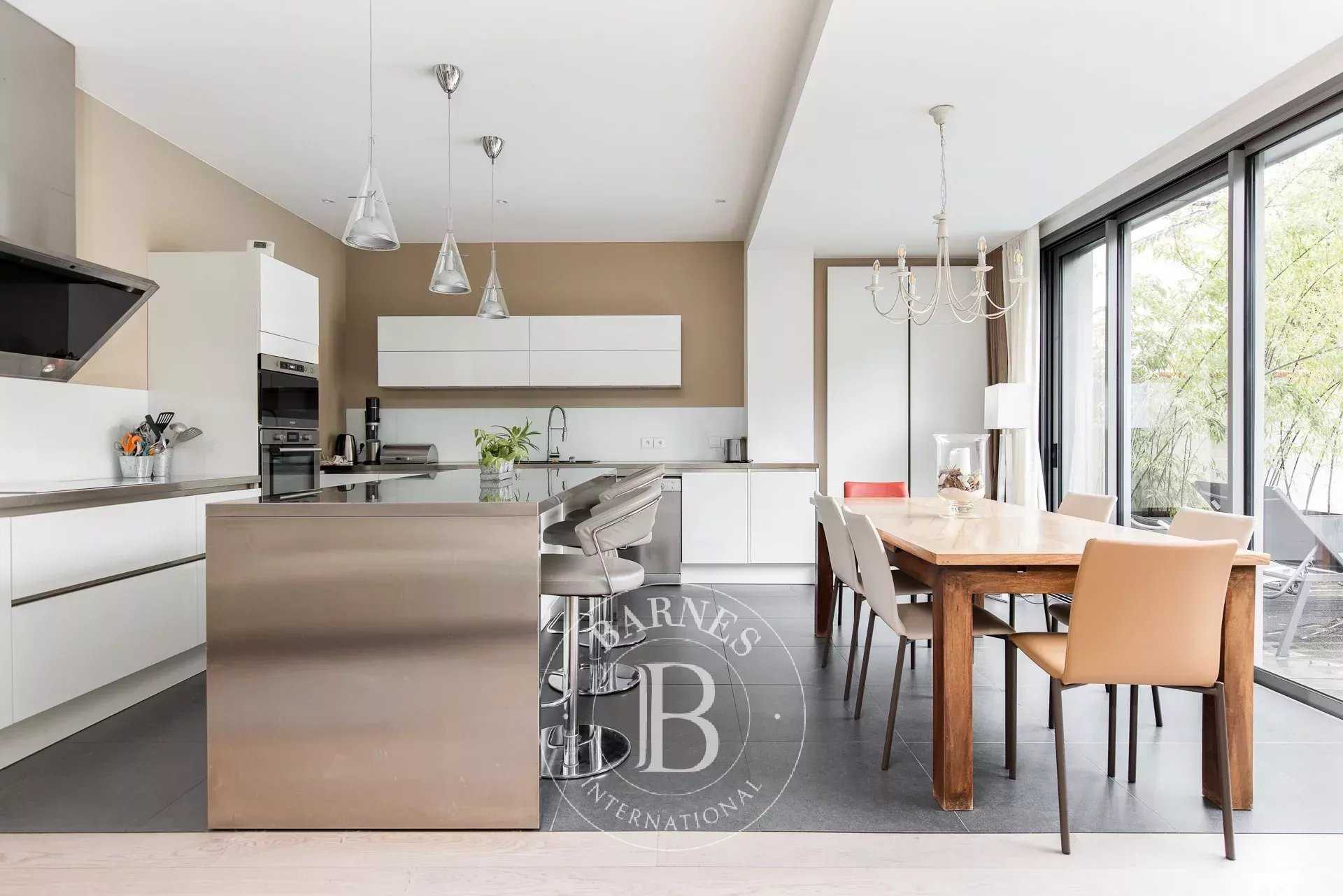 Toulouse  - Maison 8 Pi&egrave;ces 5 Chambres