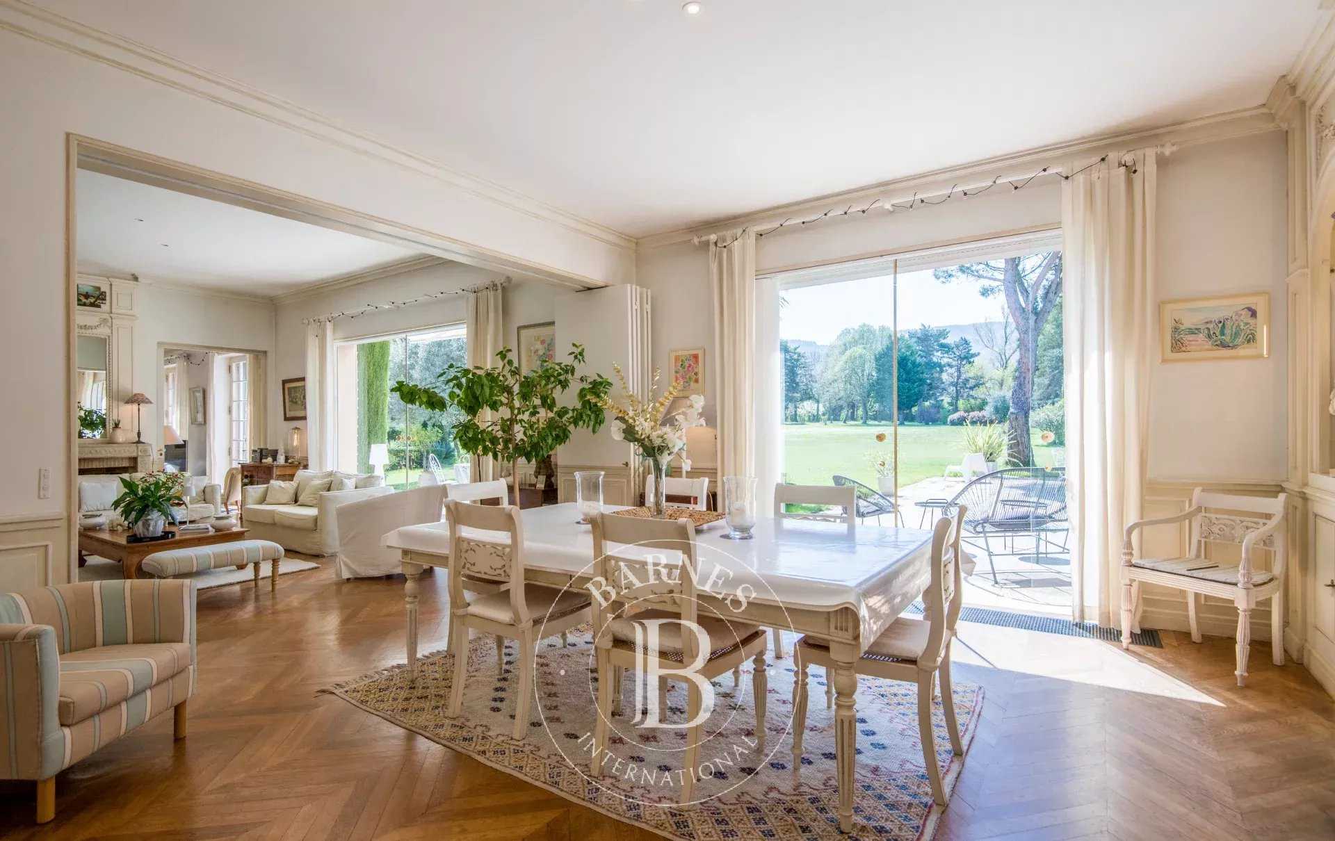 Castres  - Propriété 10 Pi&egrave;ces 5 Chambres