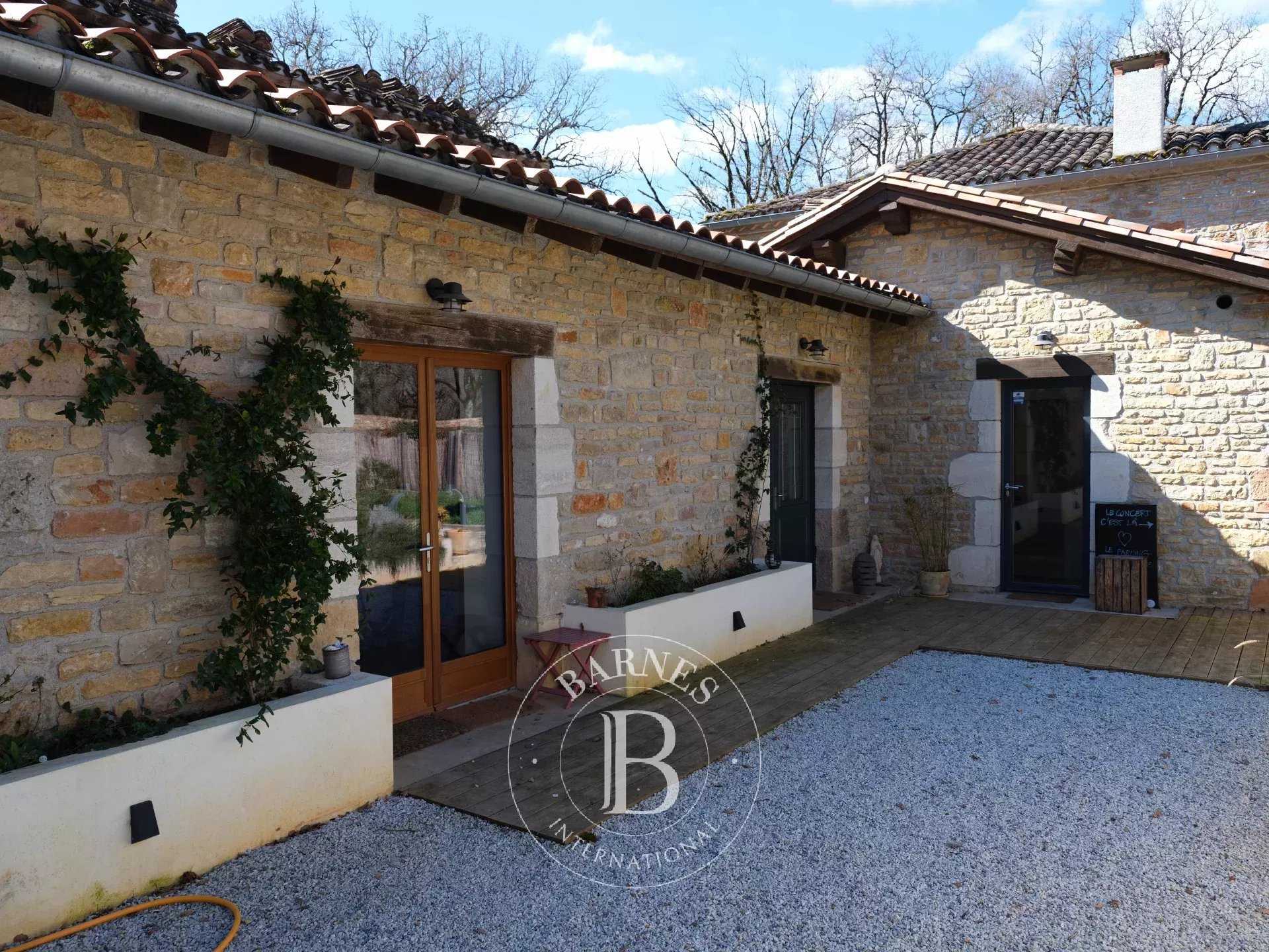 Saint-Antonin-Noble-Val  - Property 5 Bedrooms