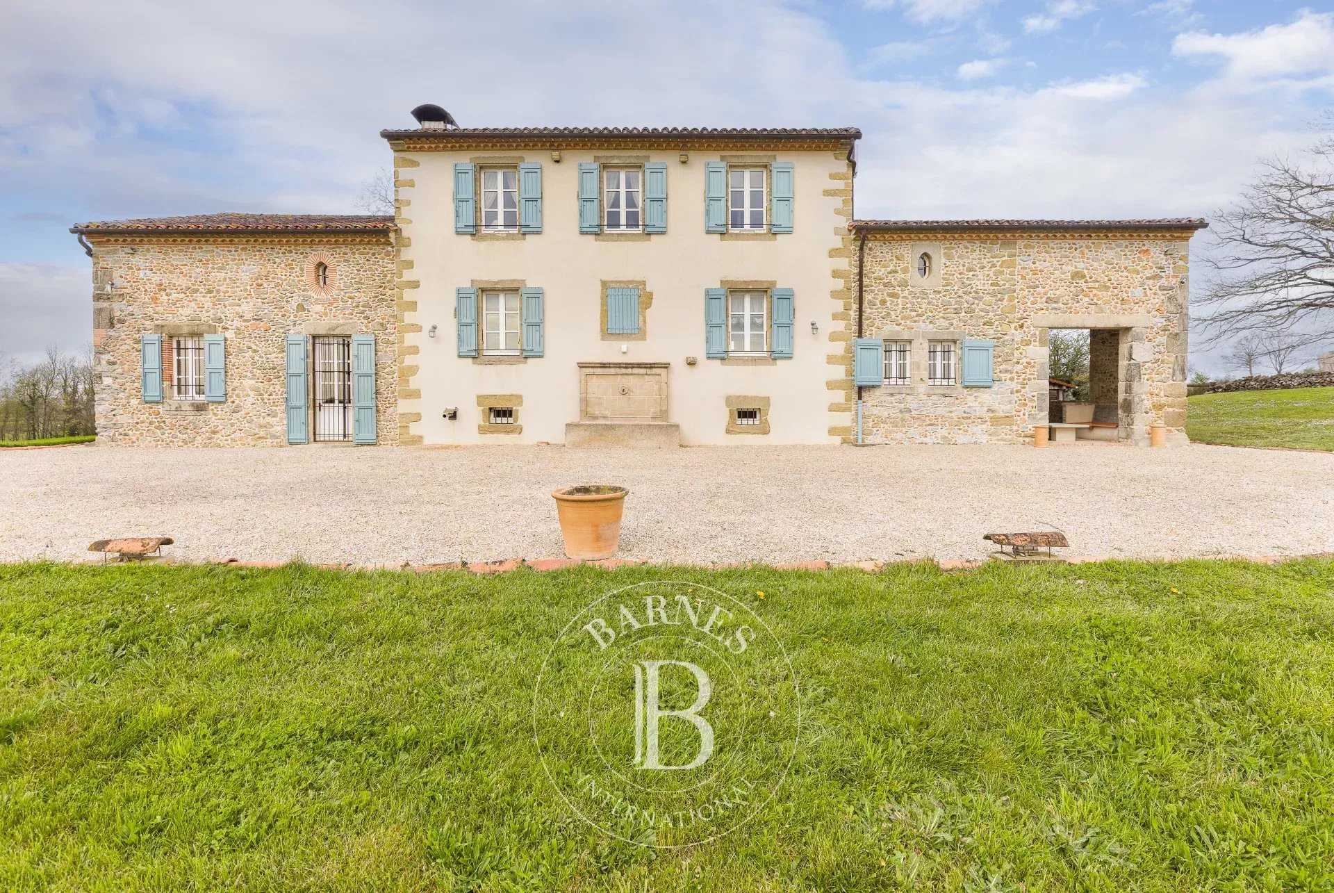 Castres  - Propriété 8 Pièces 3 Chambres