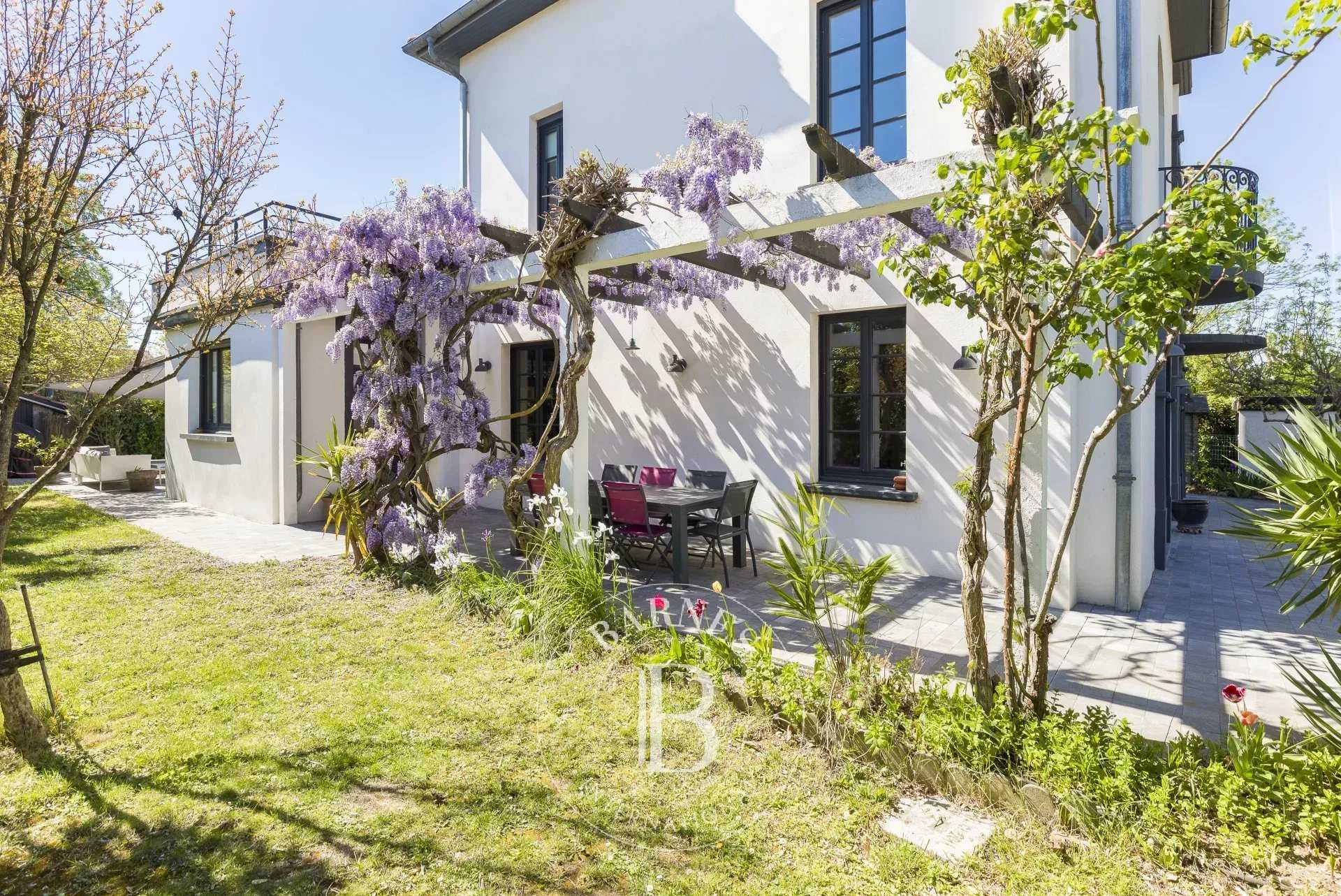 Toulouse  - Maison 9 Pi&egrave;ces 6 Chambres