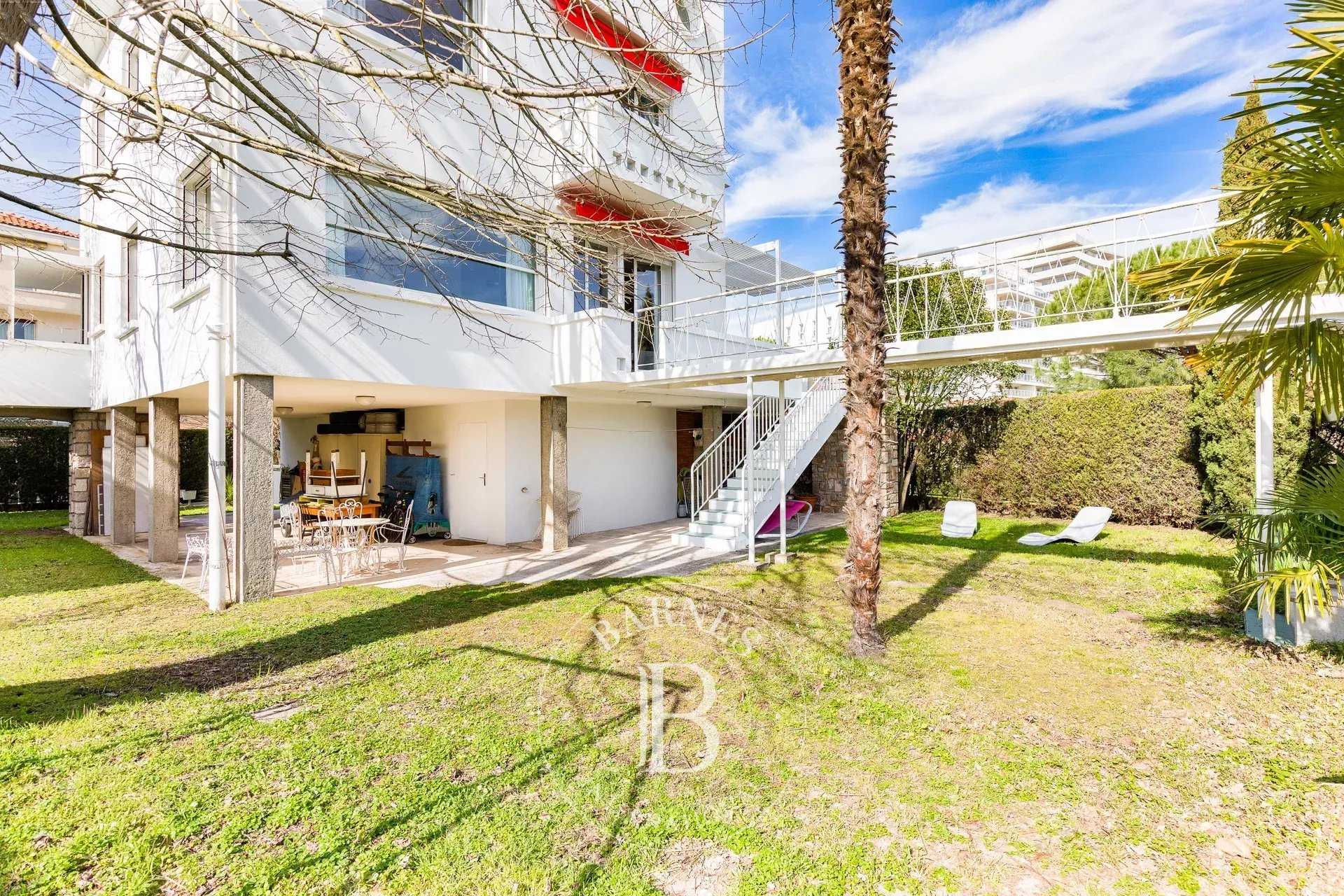 Toulouse  - Maison de ville 10 Pi&egrave;ces 6 Chambres