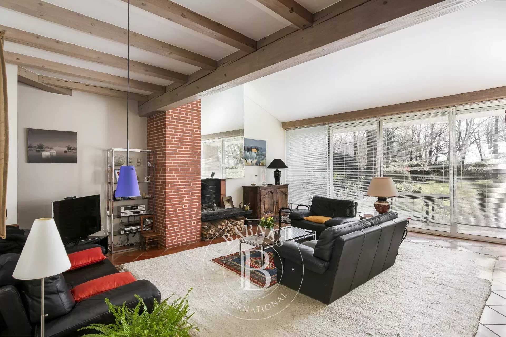 Toulouse  - Maison 8 Pi&egrave;ces 4 Chambres