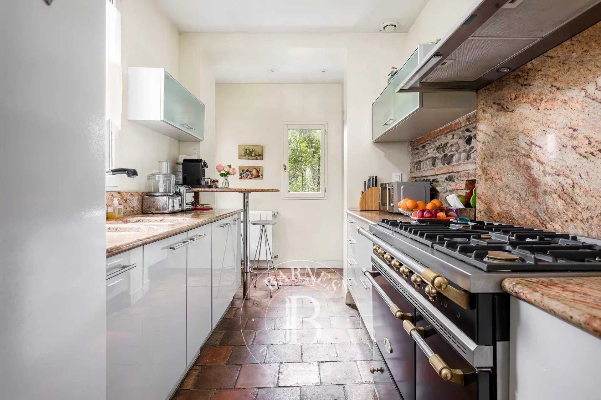 Toulouse  - Maison de ville 6 Pi&egrave;ces 5 Chambres