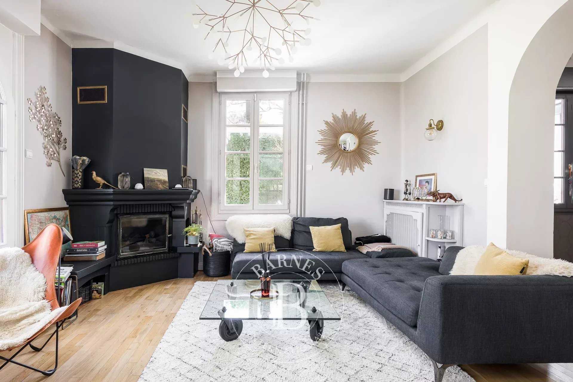 Toulouse  - Maison 9 Pi&egrave;ces 6 Chambres