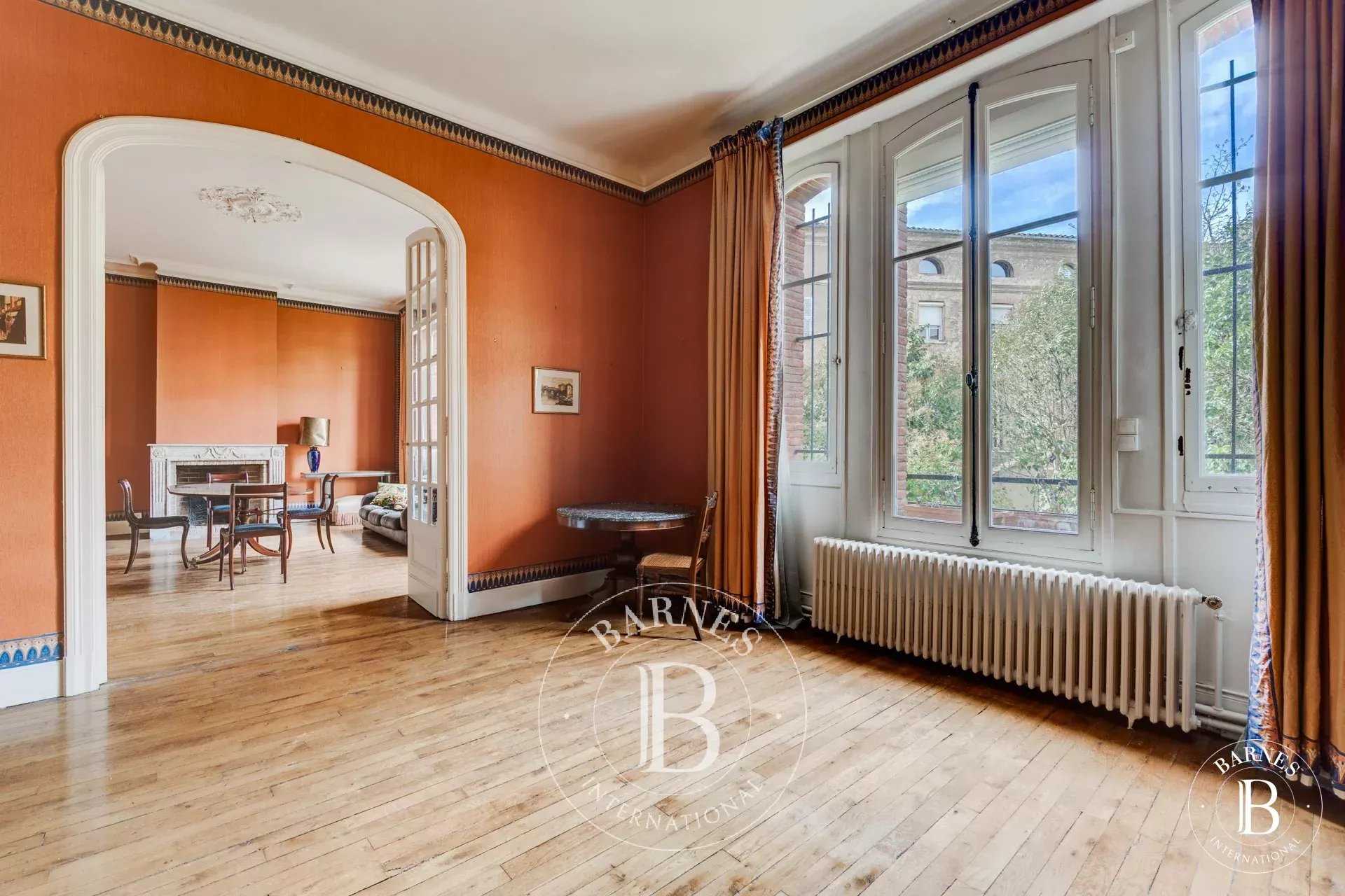 Toulouse  - Hôtel particulier 39 Pi&egrave;ces