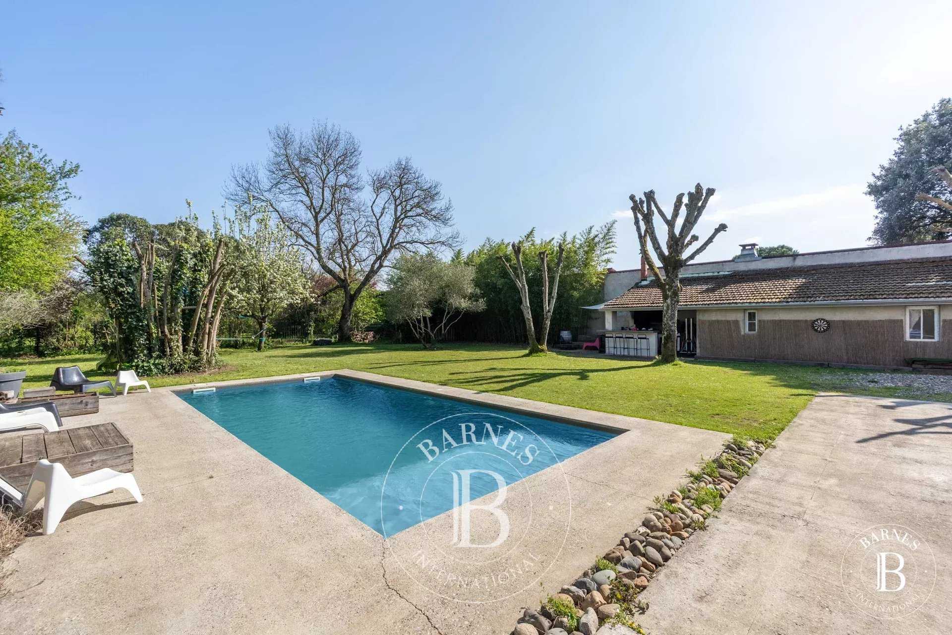 Toulouse  - Maison 6 Pi&egrave;ces 4 Chambres