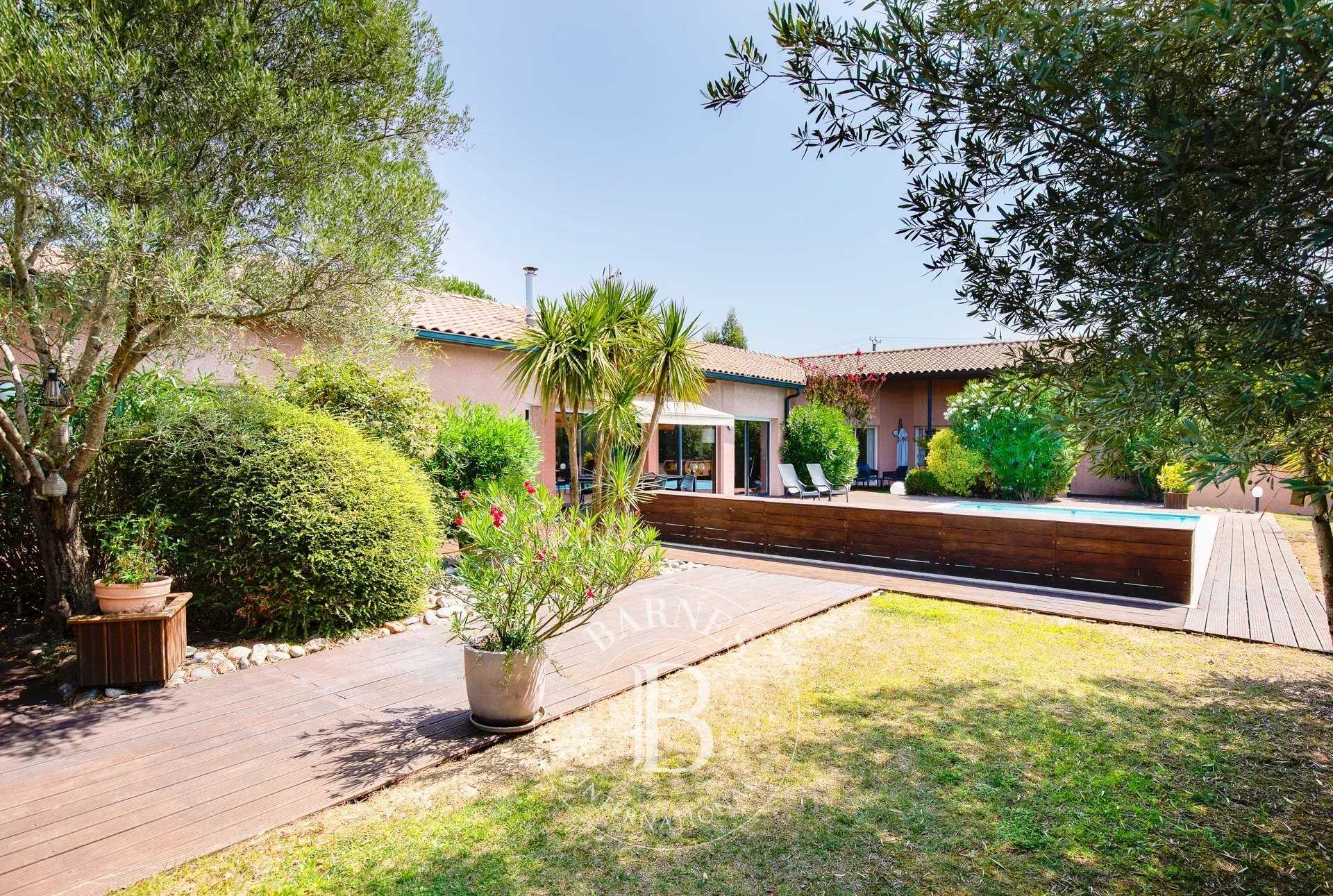 Vigoulet-Auzil  - House 6 Bedrooms