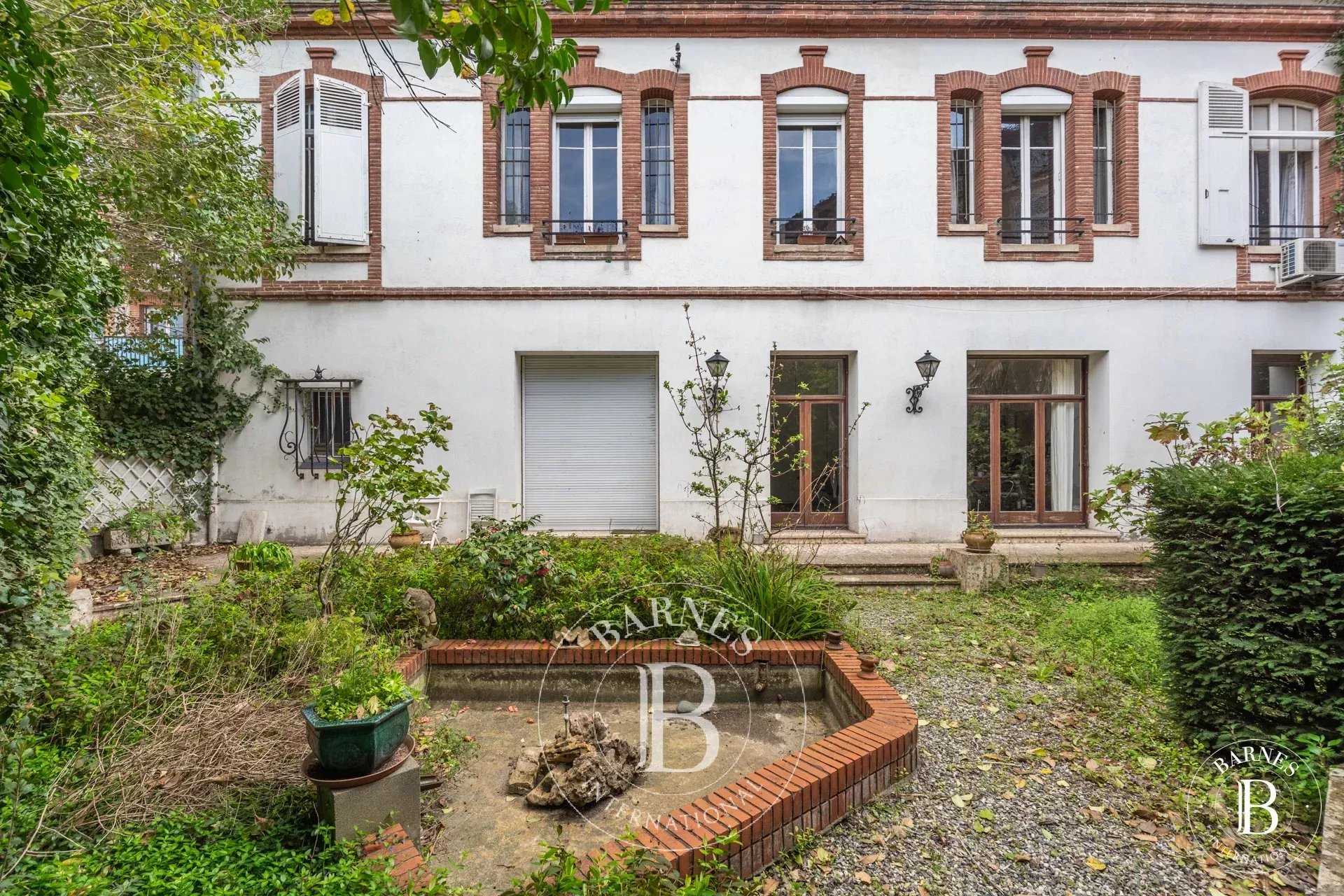 Toulouse  - Hôtel particulier 39 Pi&egrave;ces