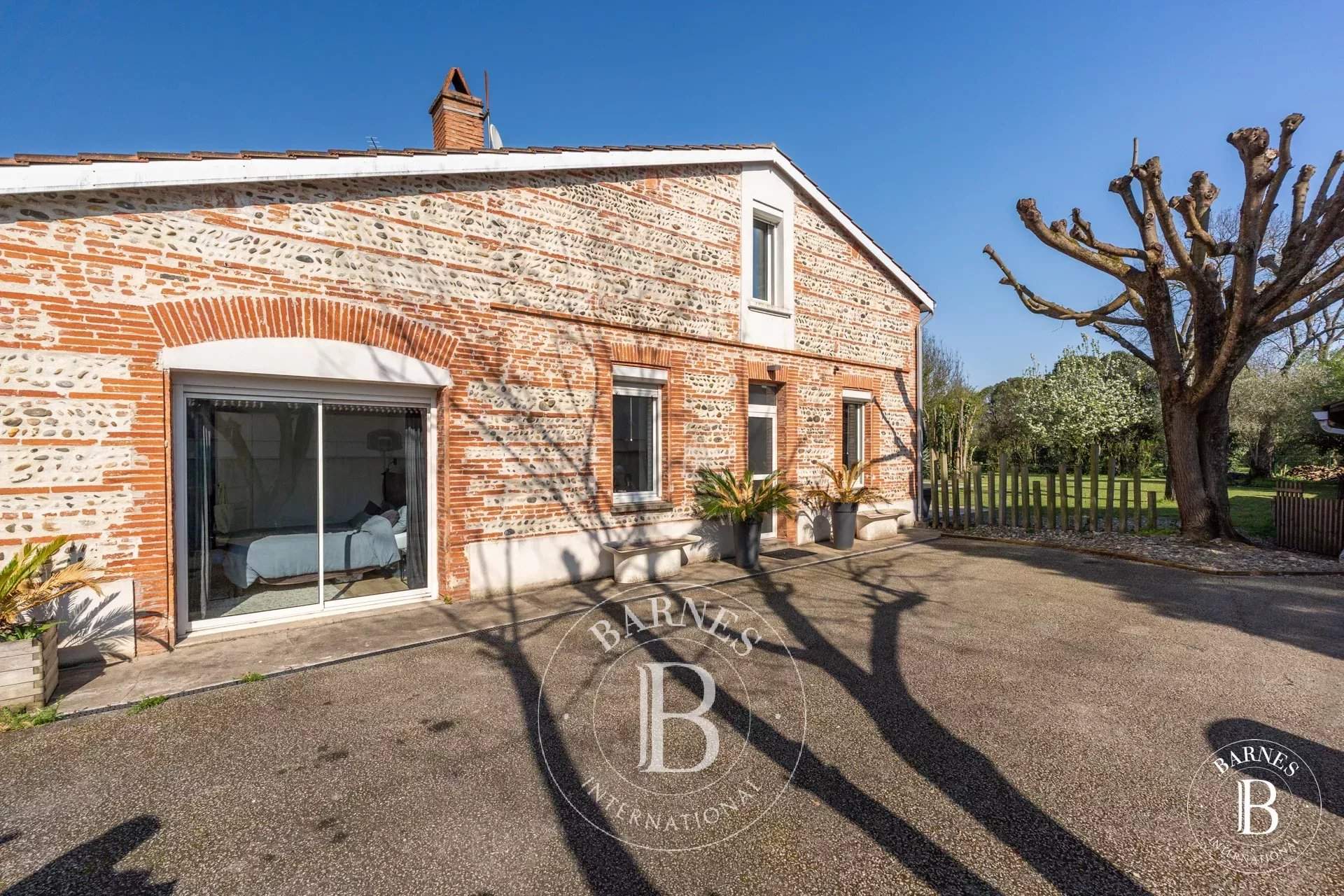 Toulouse  - Maison 6 Pi&egrave;ces 4 Chambres - picture 2