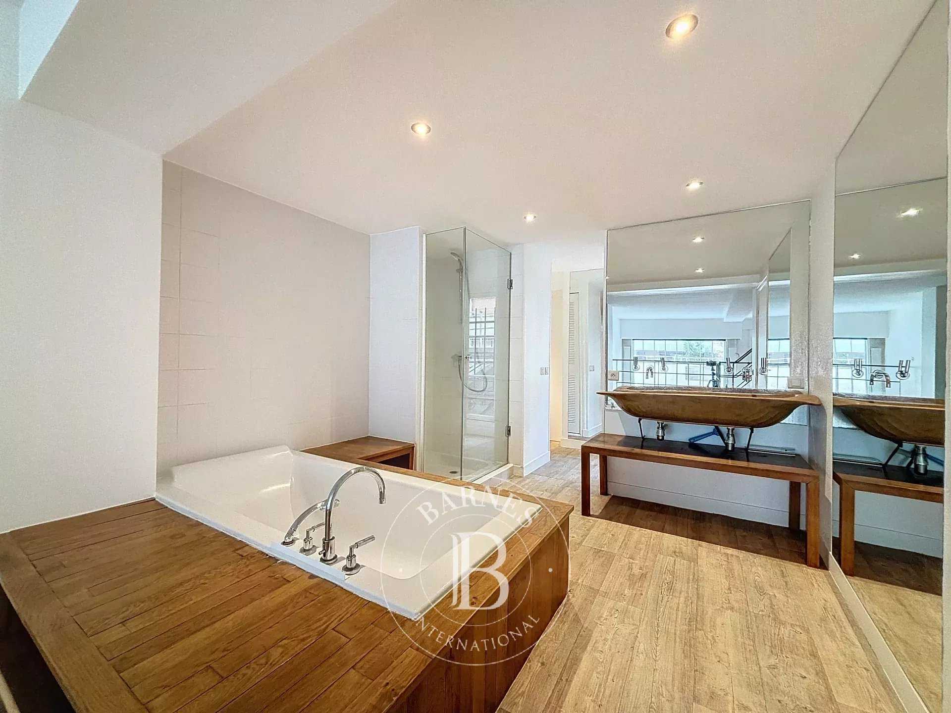 Paris  - Appartement 3 Pièces, 1 Chambre