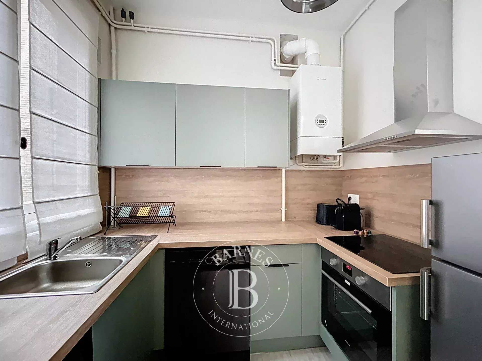 Paris  - Appartement 4 Pi&egrave;ces 2 Chambres