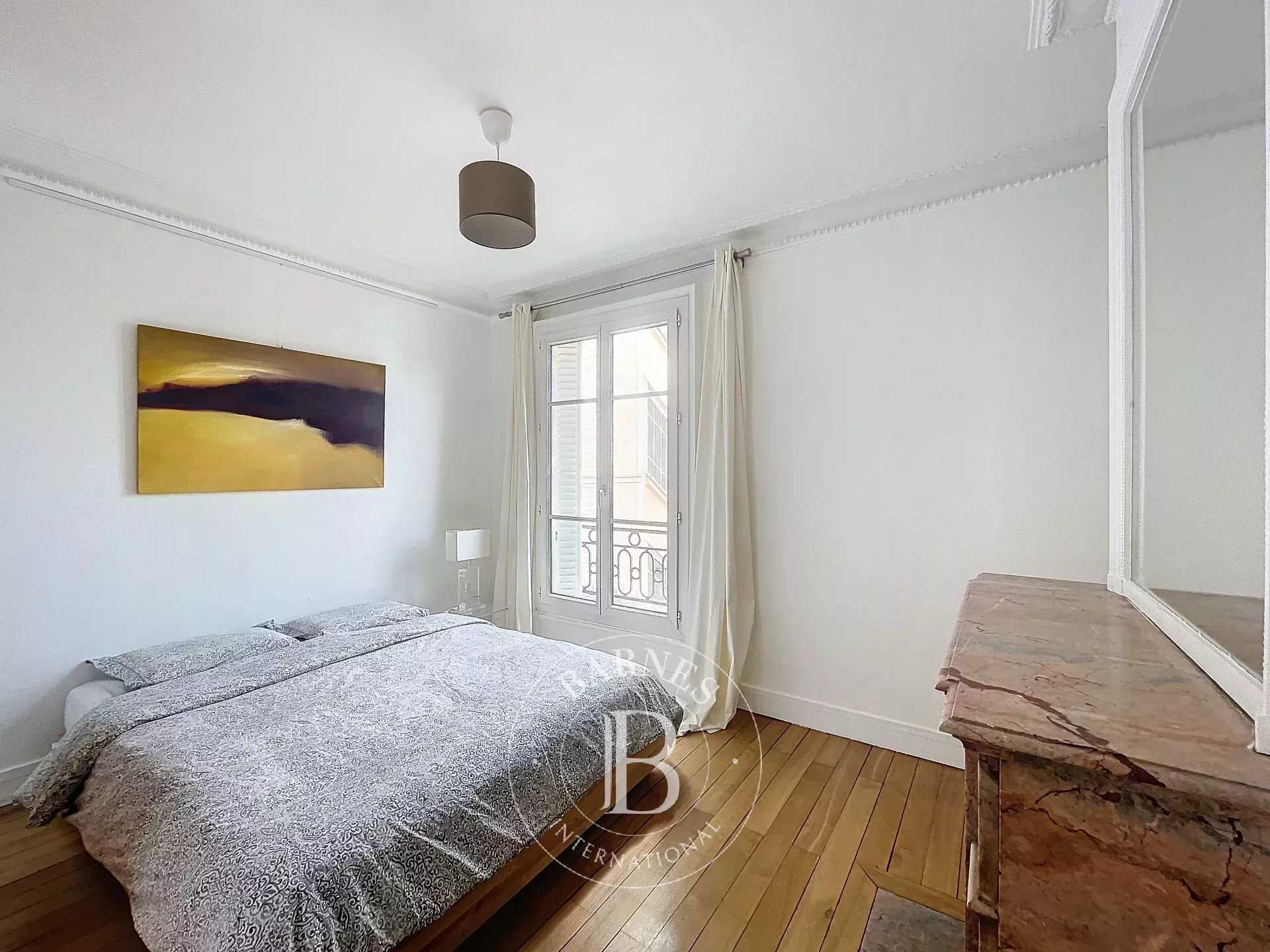Paris  - Appartement 3 Pi&egrave;ces 2 Chambres