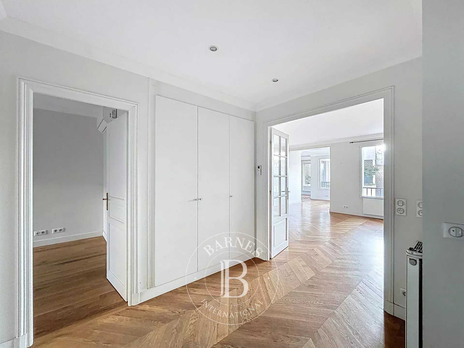 Paris  - Apartment 3 Bedrooms