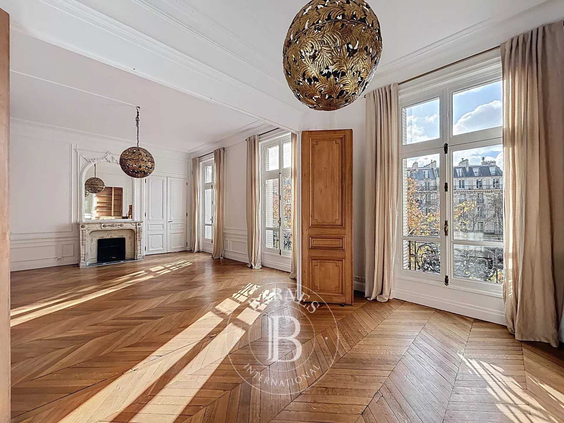 Paris  - Appartement 6 Pièces 4 Chambres