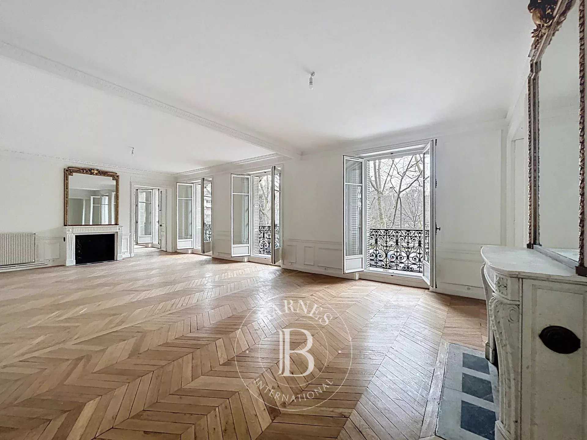 Paris  - Appartement 7 Pi&egrave;ces 4 Chambres