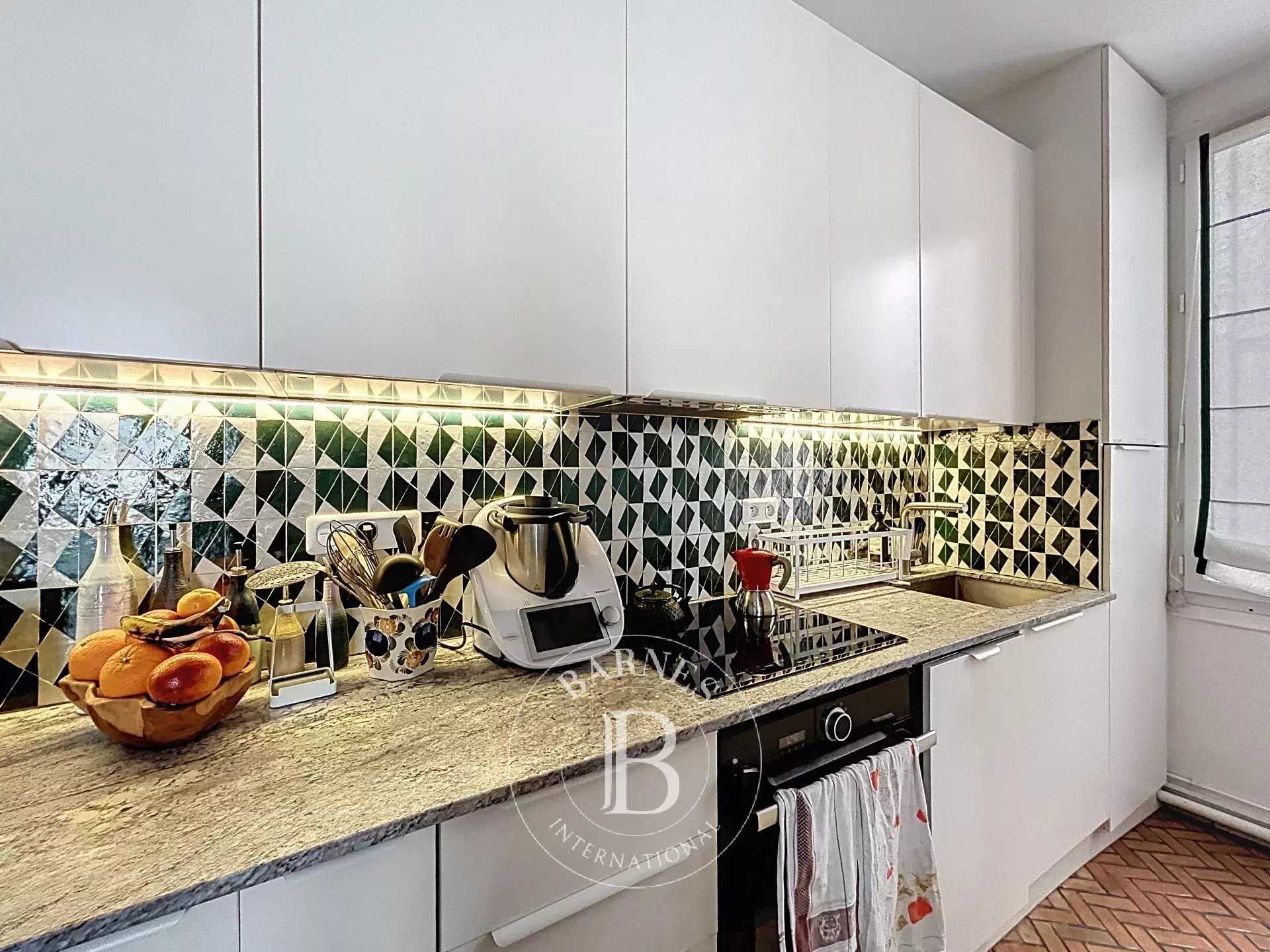 Paris  - Appartement 3 Pi&egrave;ces 2 Chambres