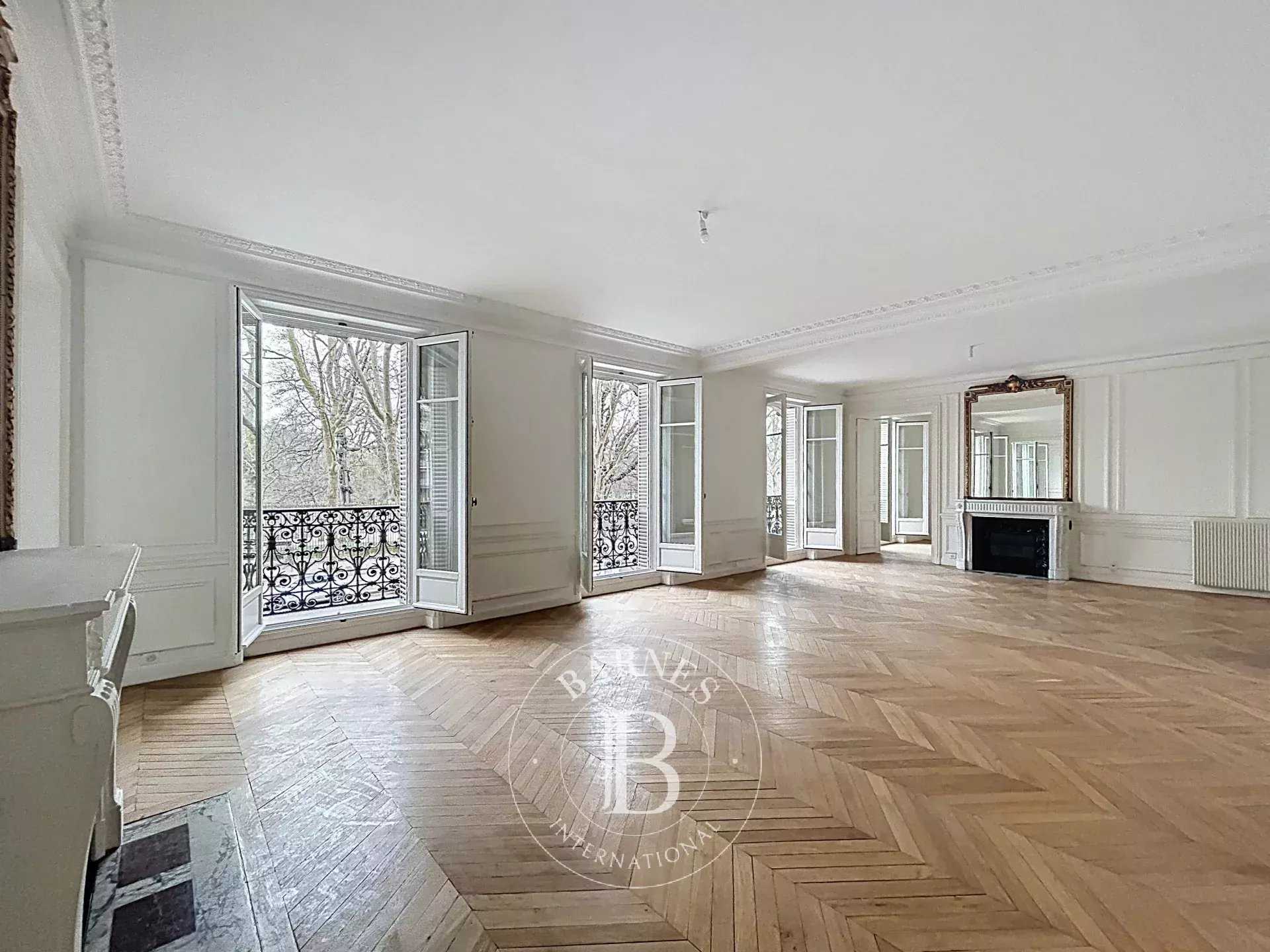 Paris  - Appartement 7 Pi&egrave;ces 4 Chambres