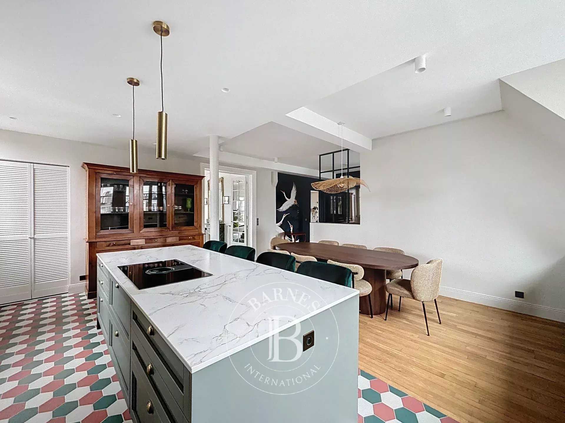 Paris  - Appartement 6 Pièces 4 Chambres