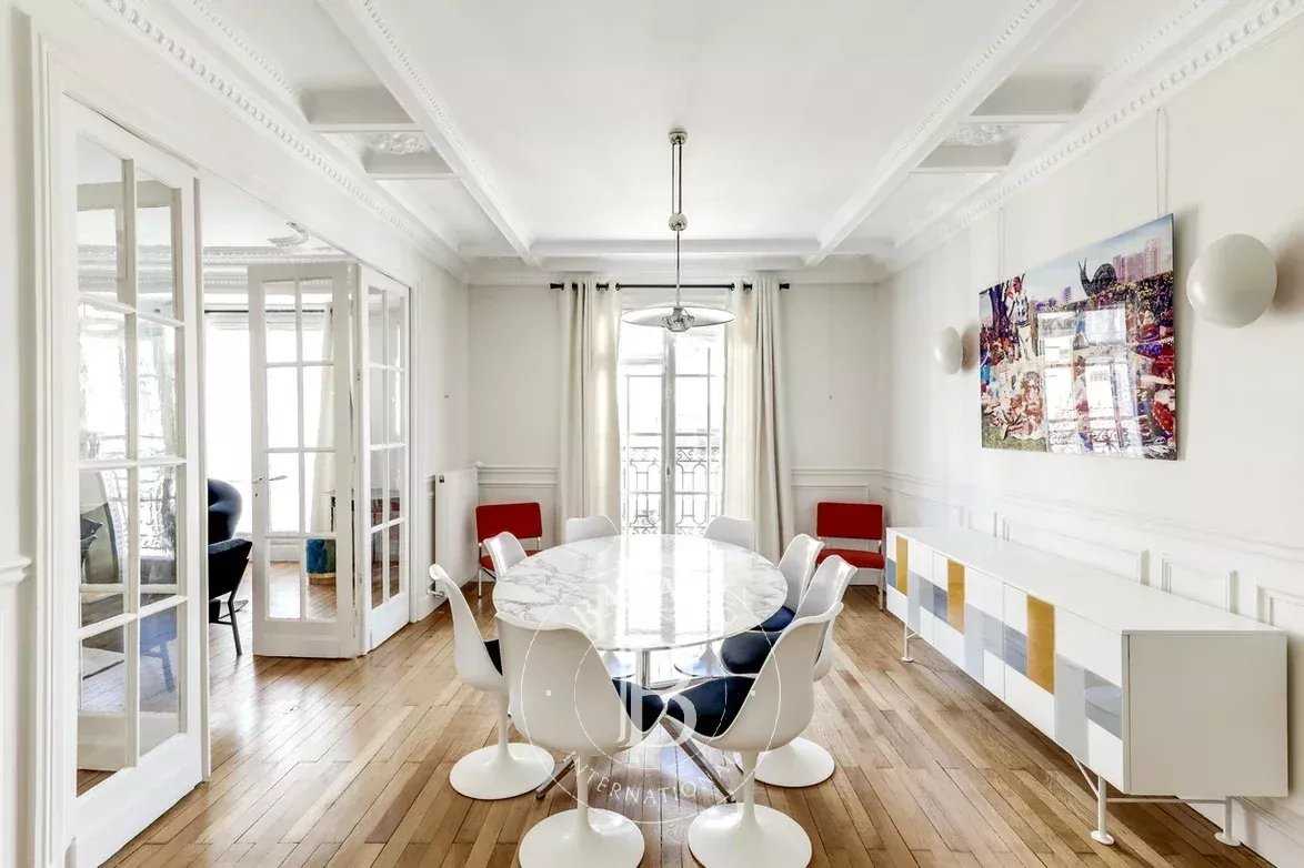 Paris  - Appartement 5 Pi&egrave;ces 3 Chambres