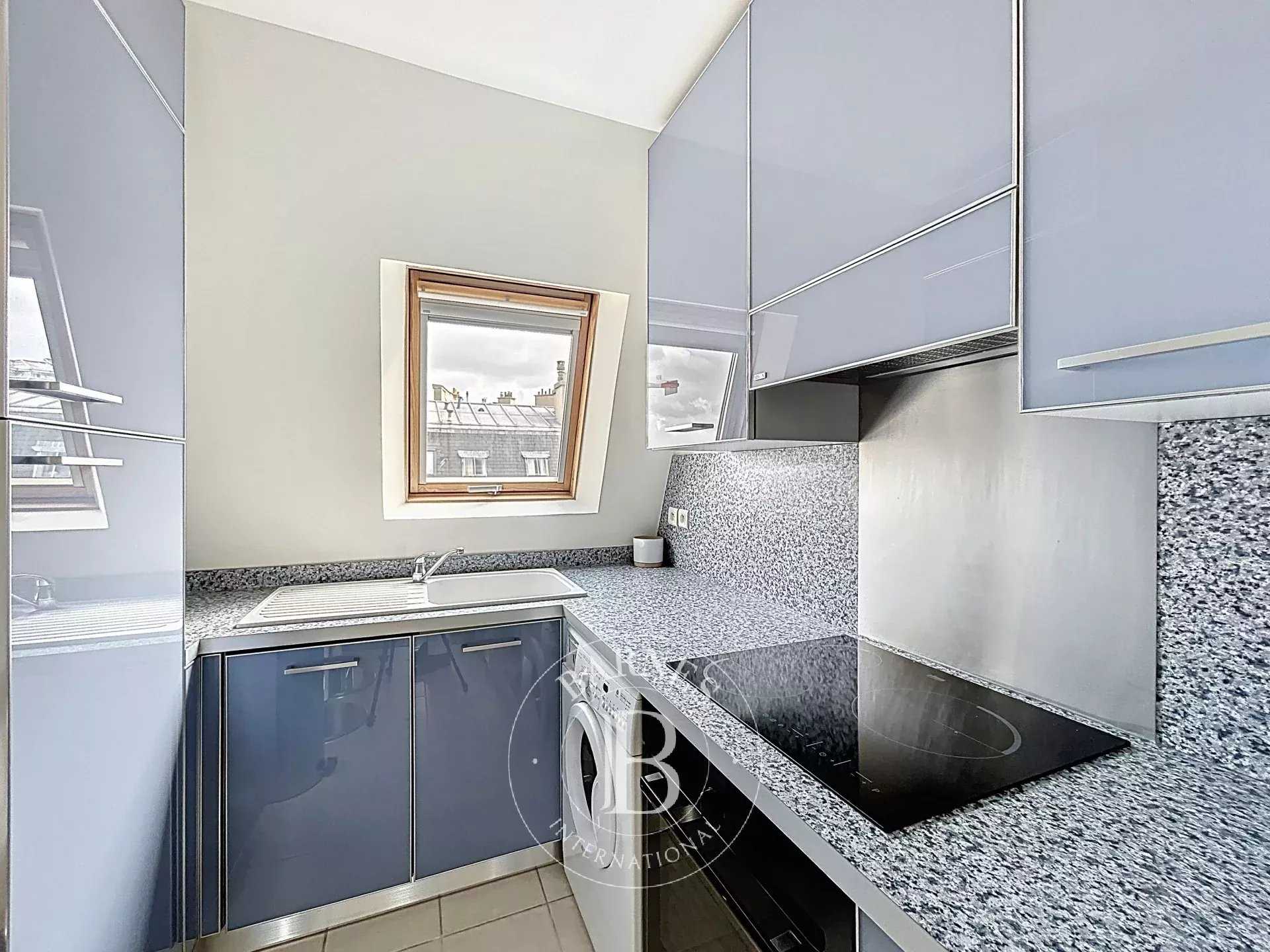 Paris  - Appartement 2 Pièces, 1 Chambre