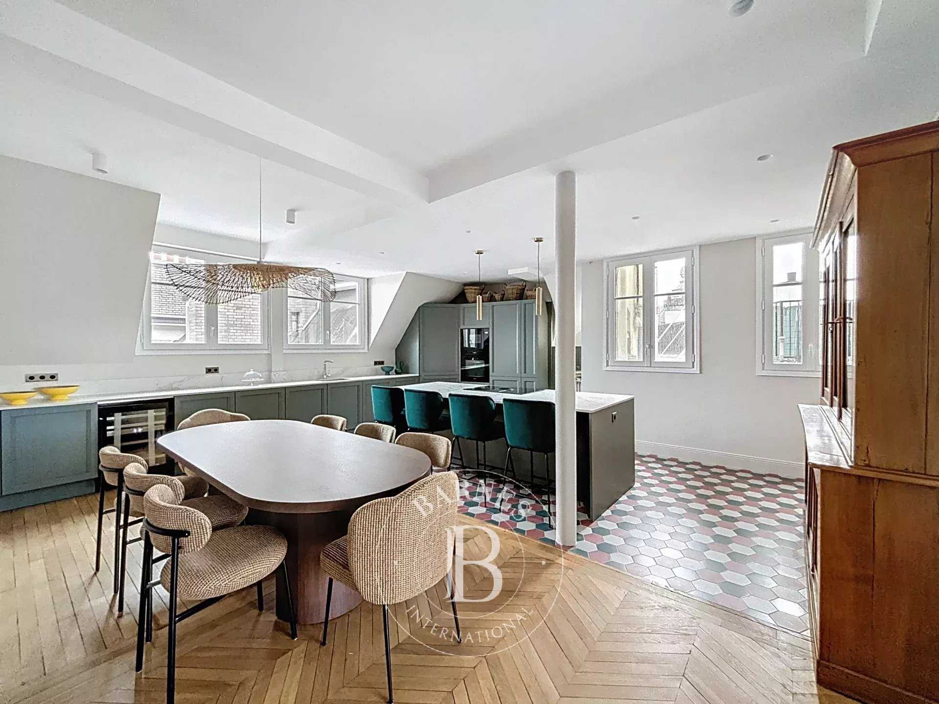 Paris  - Appartement 6 Pièces 4 Chambres