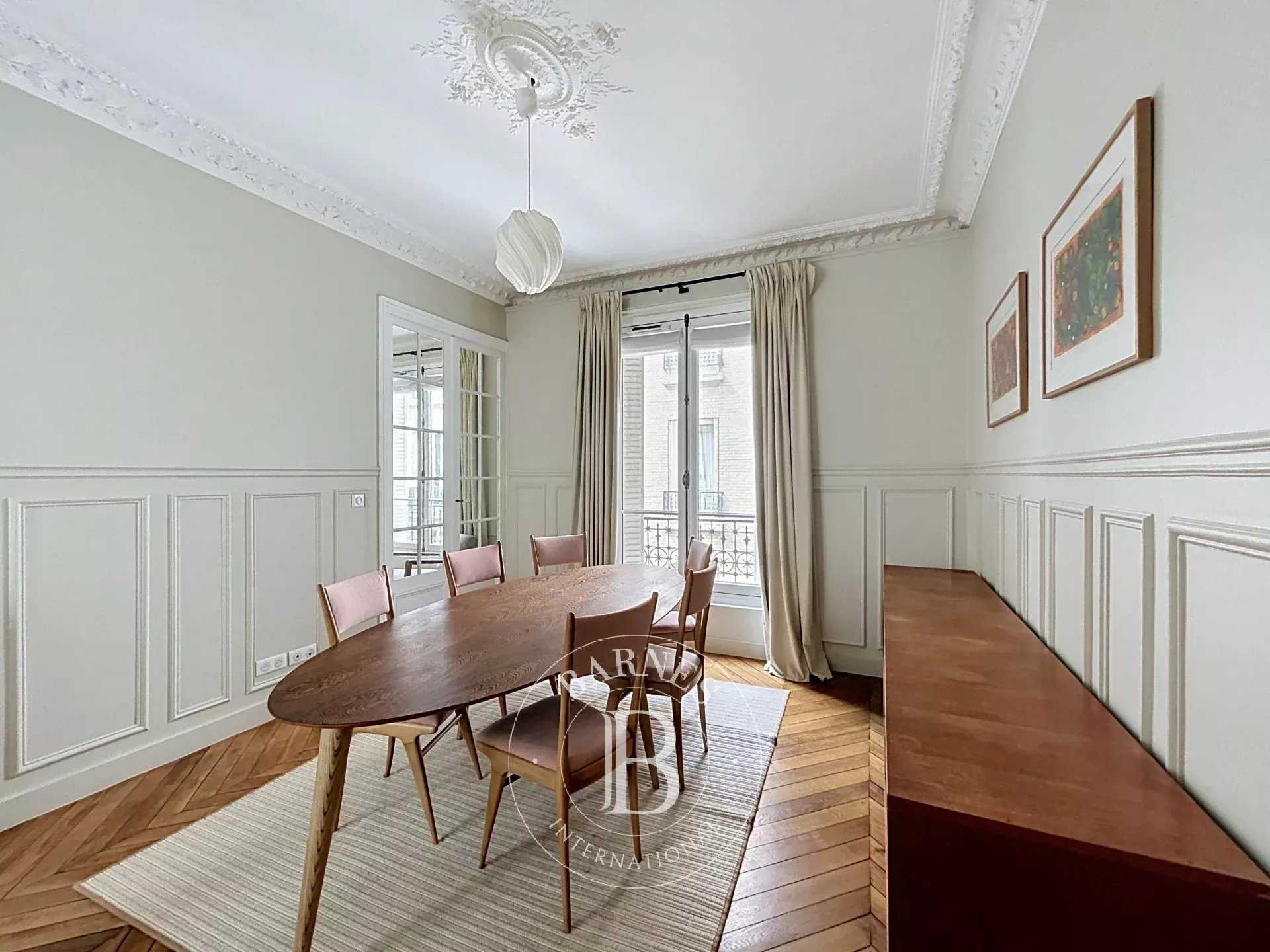 Paris  - Appartement 4 Pi&egrave;ces 2 Chambres