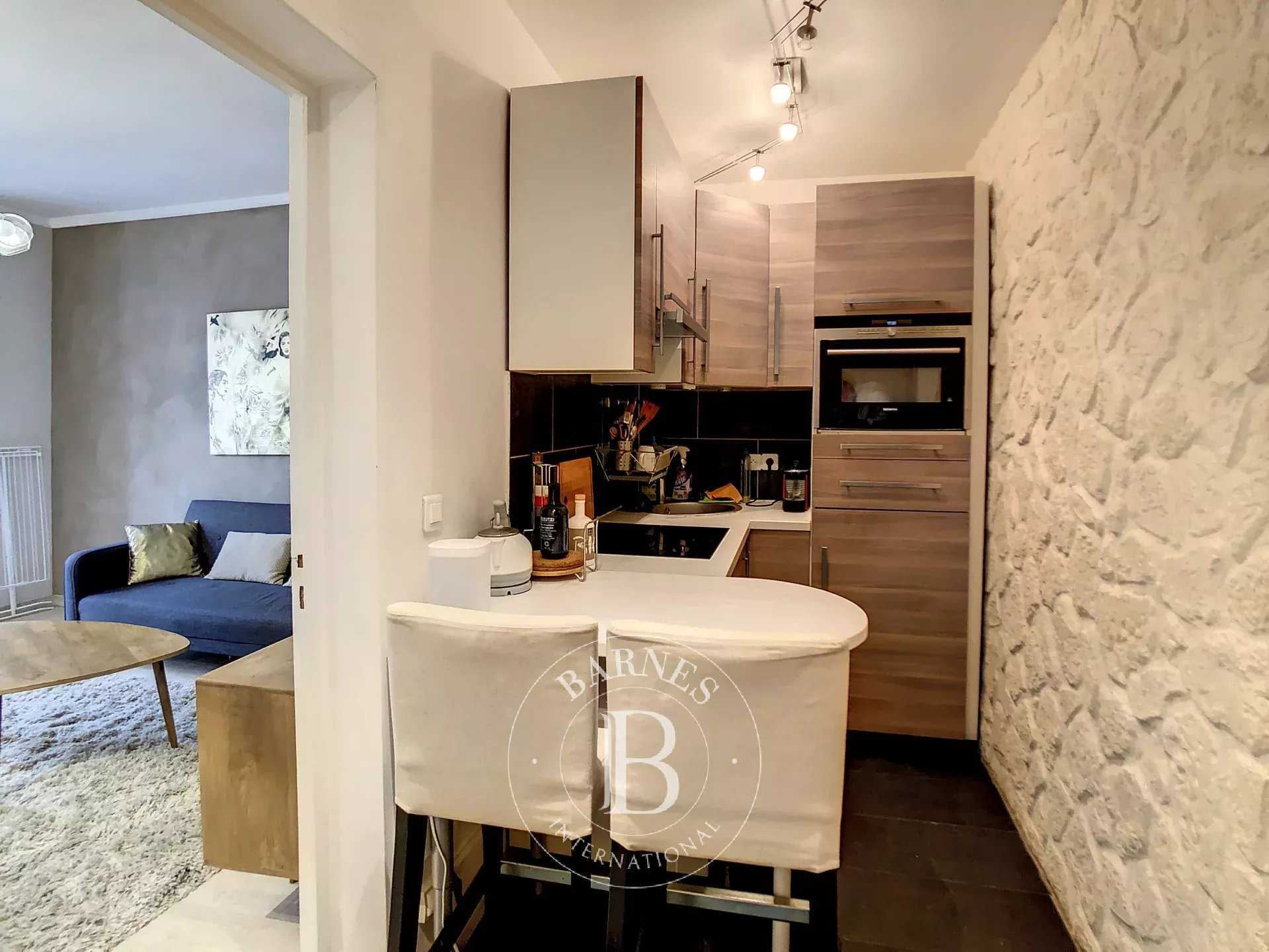 Paris  - Appartement 2 Pièces, 1 Chambre