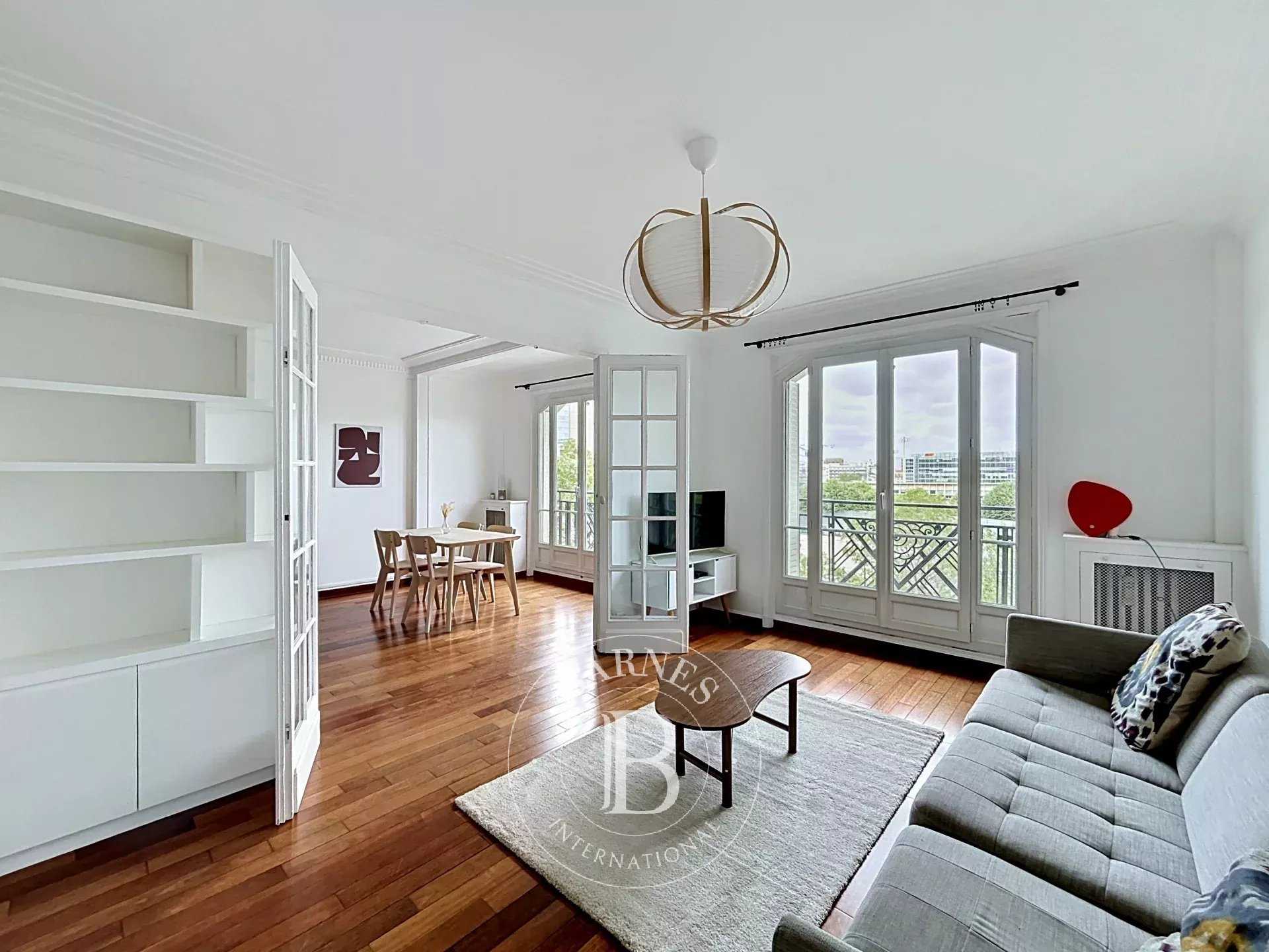Paris  - Appartement 4 Pi&egrave;ces 2 Chambres