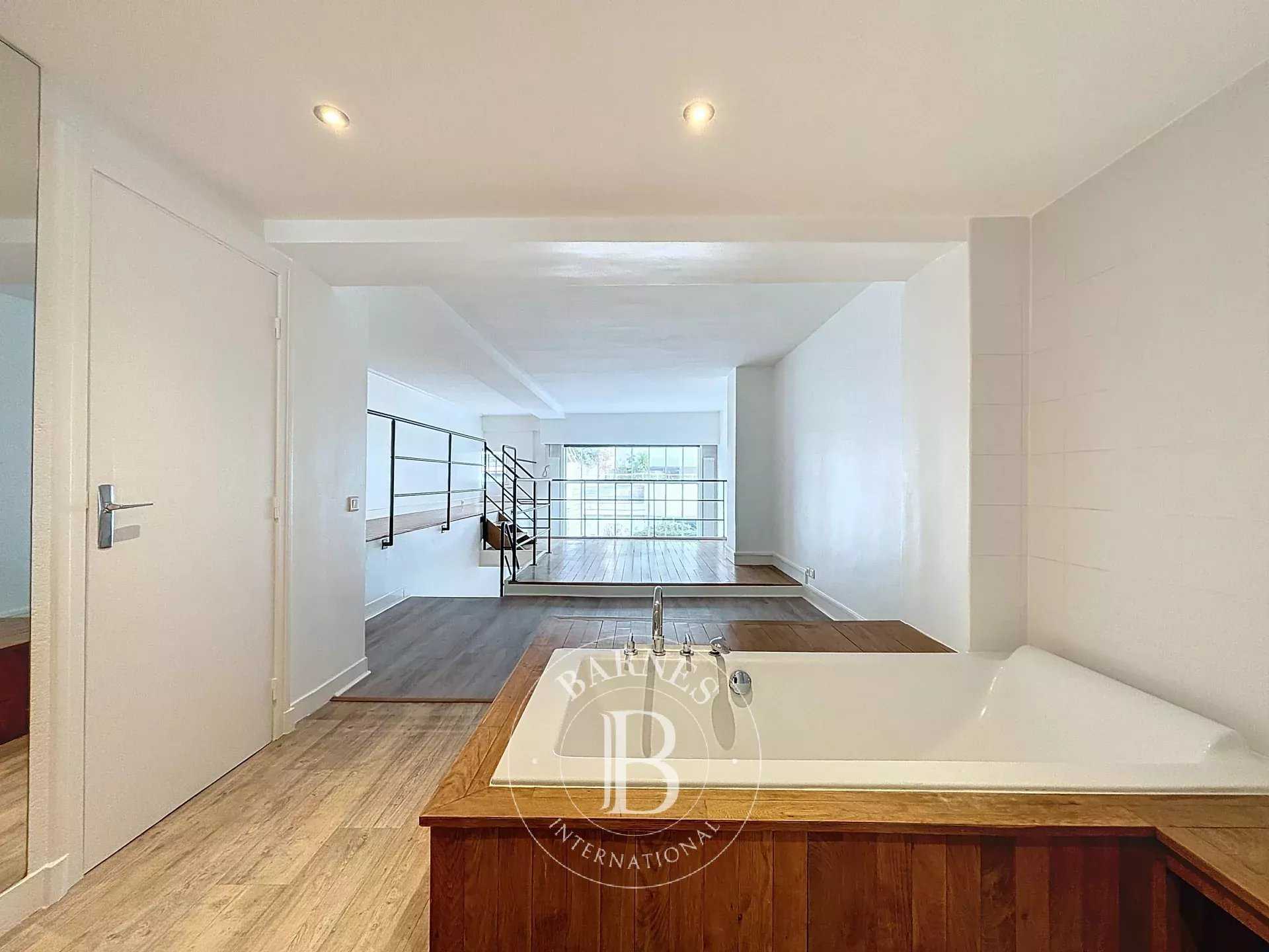 Paris  - Appartement 3 Pièces, 1 Chambre