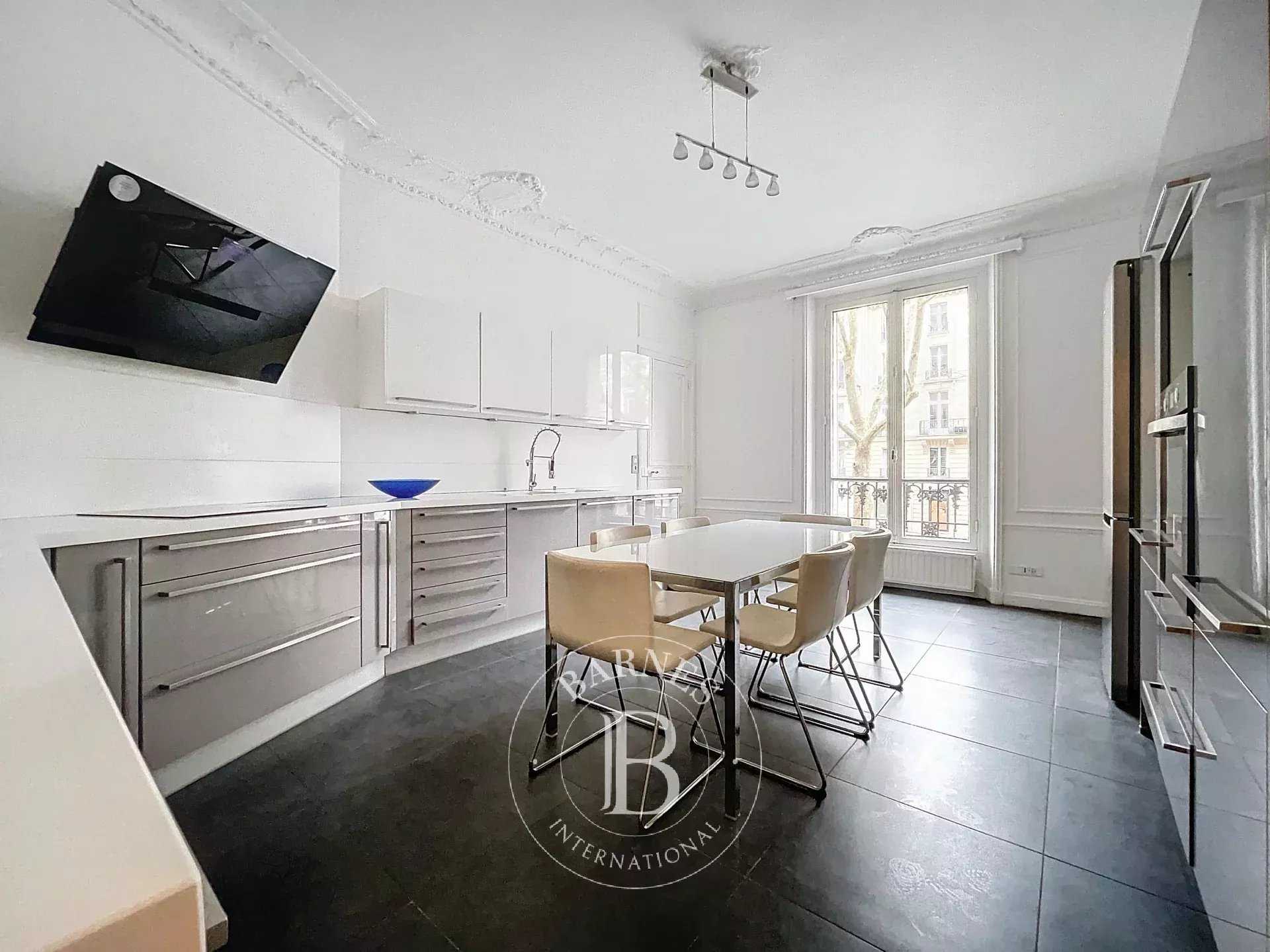 Paris  - Piso 8 Cuartos 5 Habitaciones