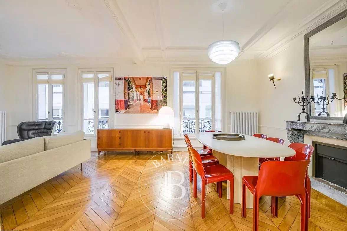 Paris  - Appartement 5 Pièces 3 Chambres