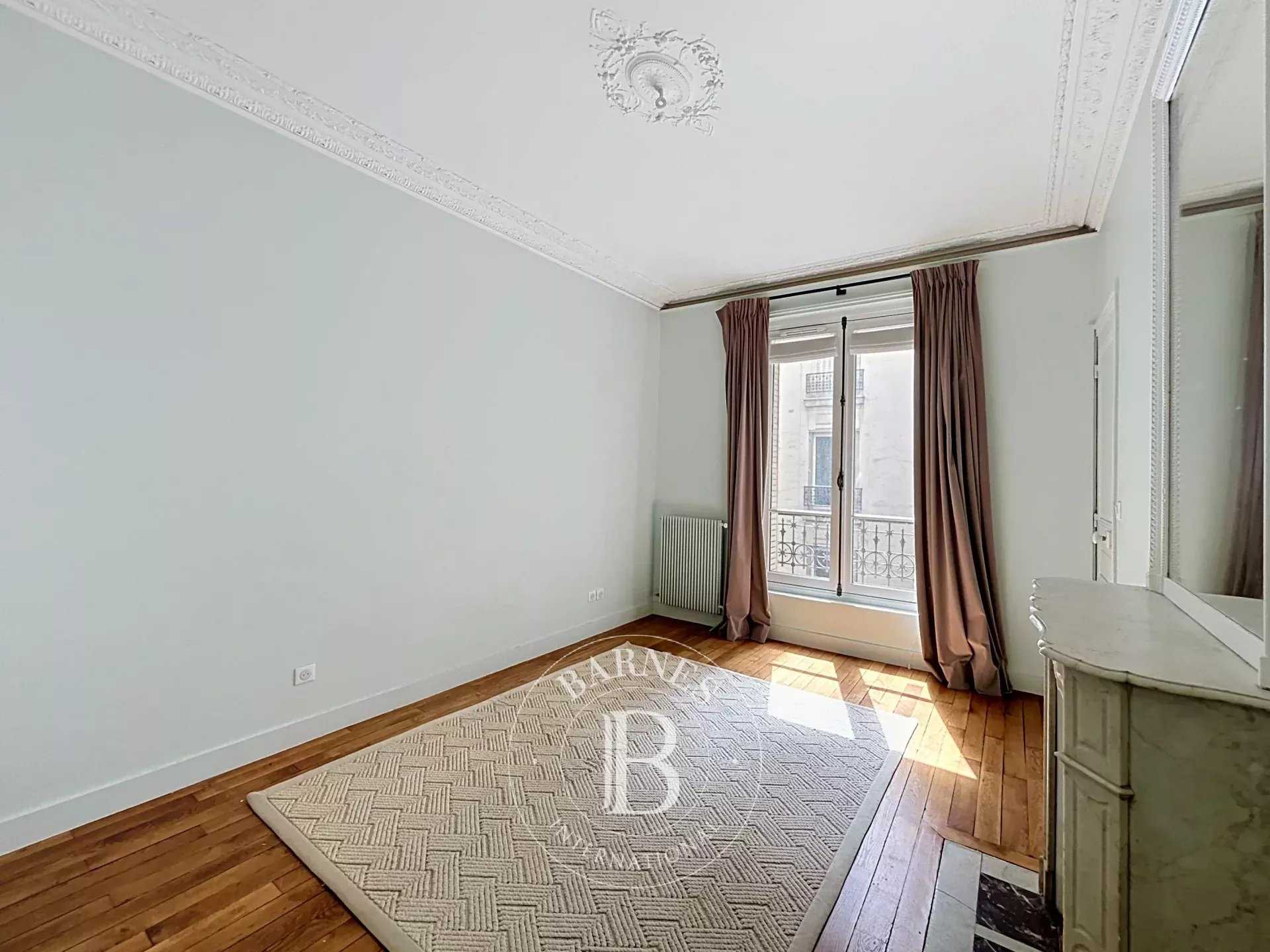 Paris  - Appartement 4 Pi&egrave;ces 2 Chambres