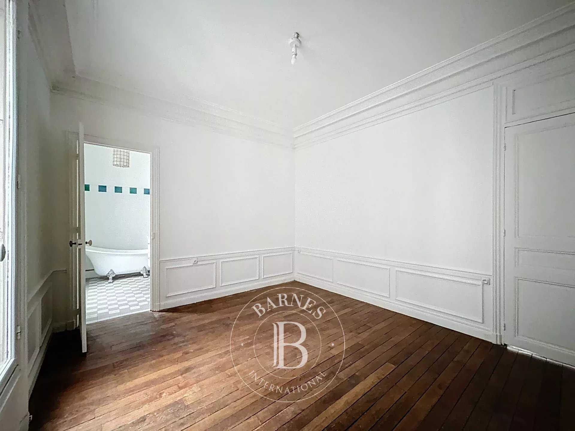 Paris  - Appartement 5 Pi&egrave;ces 3 Chambres