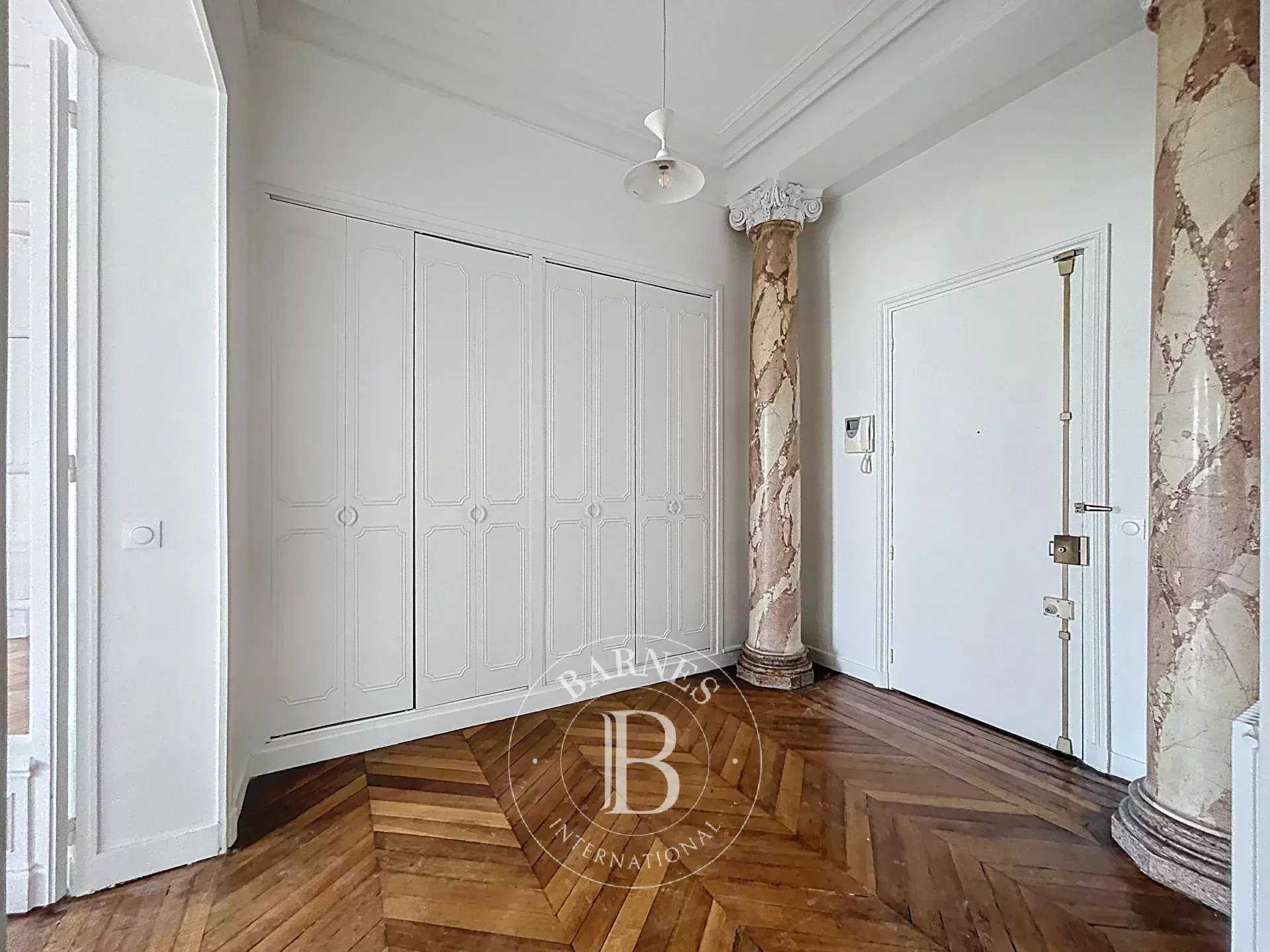 Paris  - Appartement 2 Pièces, 1 Chambre