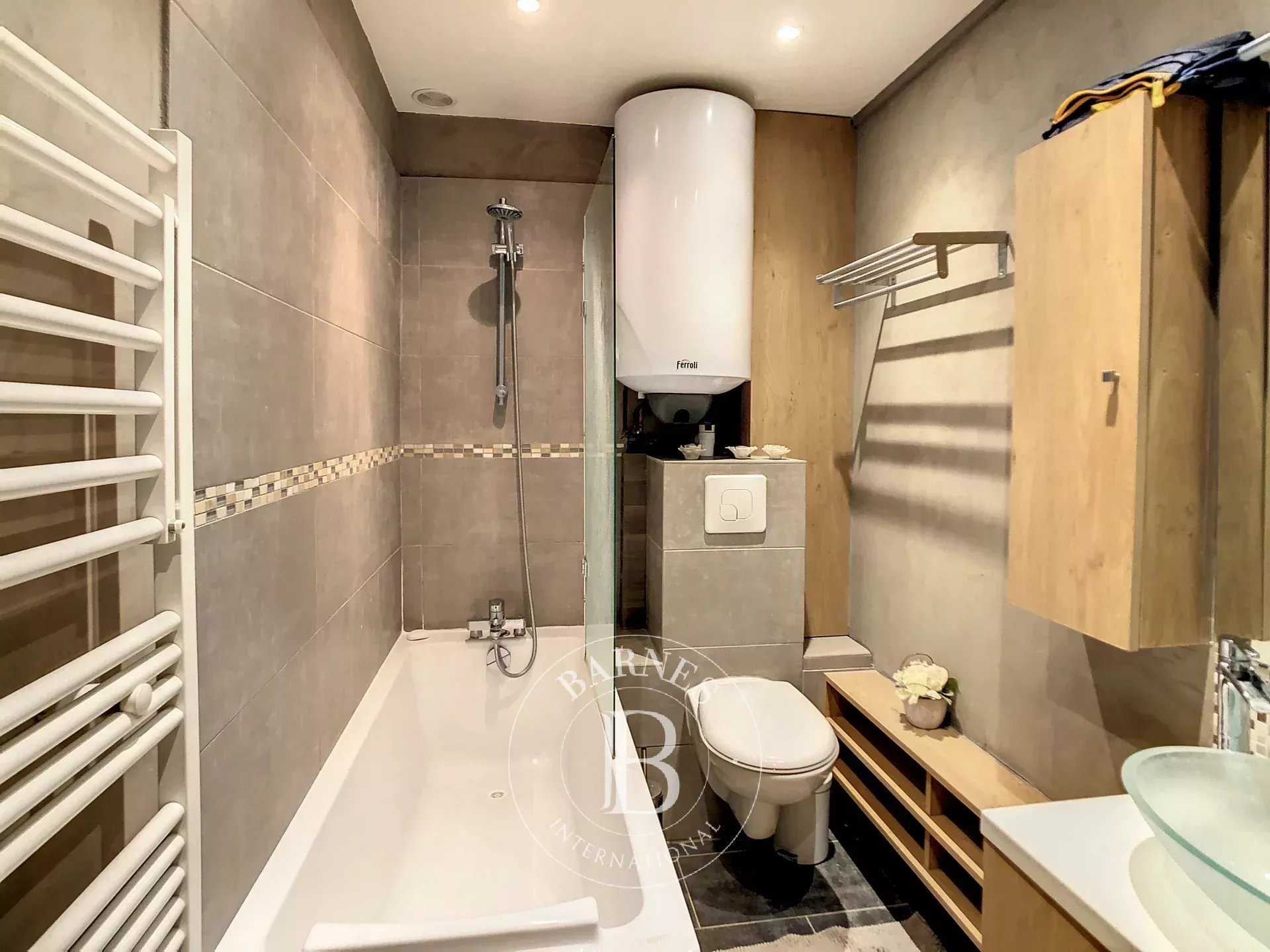 Paris  - Appartement 2 Pièces, 1 Chambre