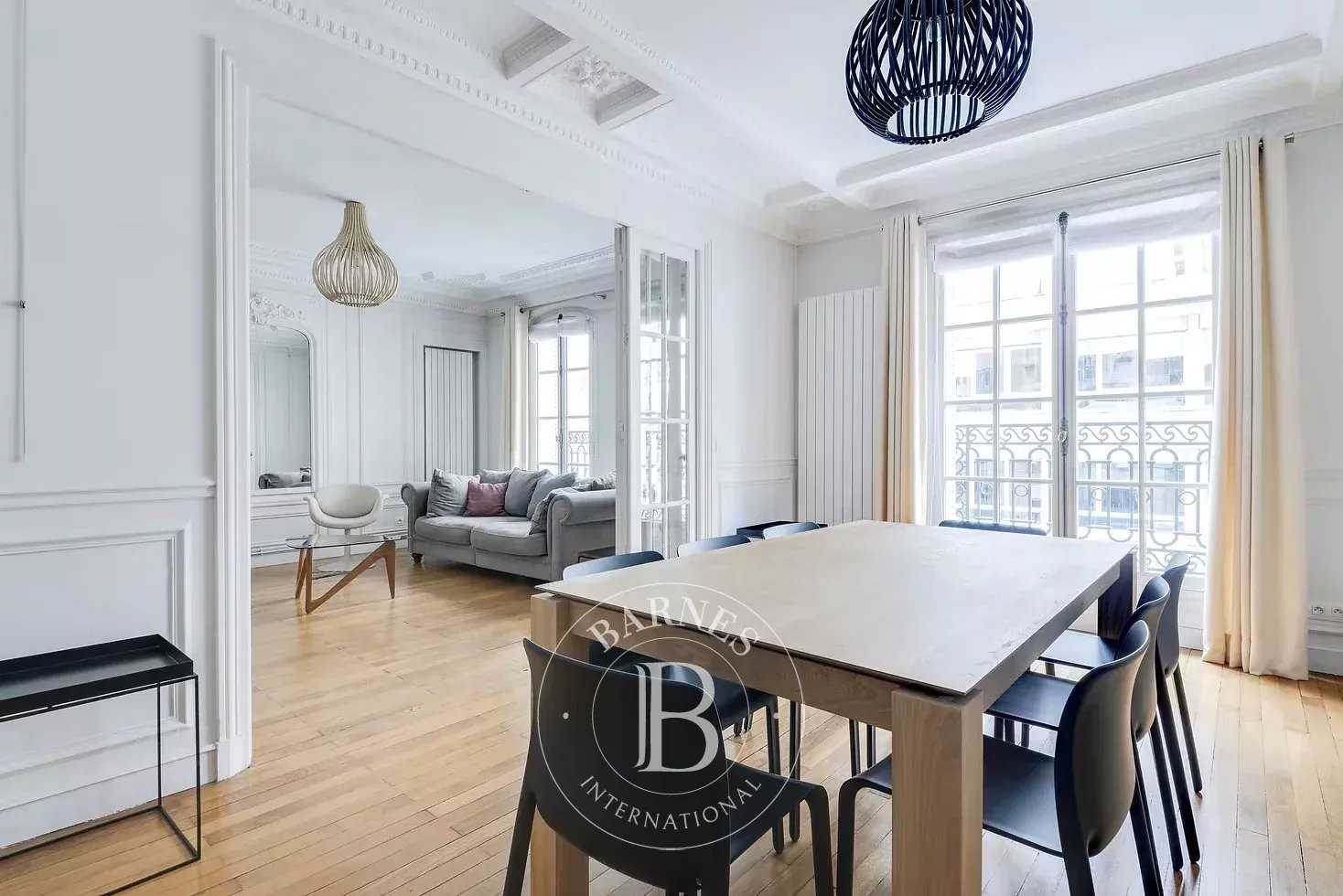 Paris  - Appartement 5 Pièces 3 Chambres