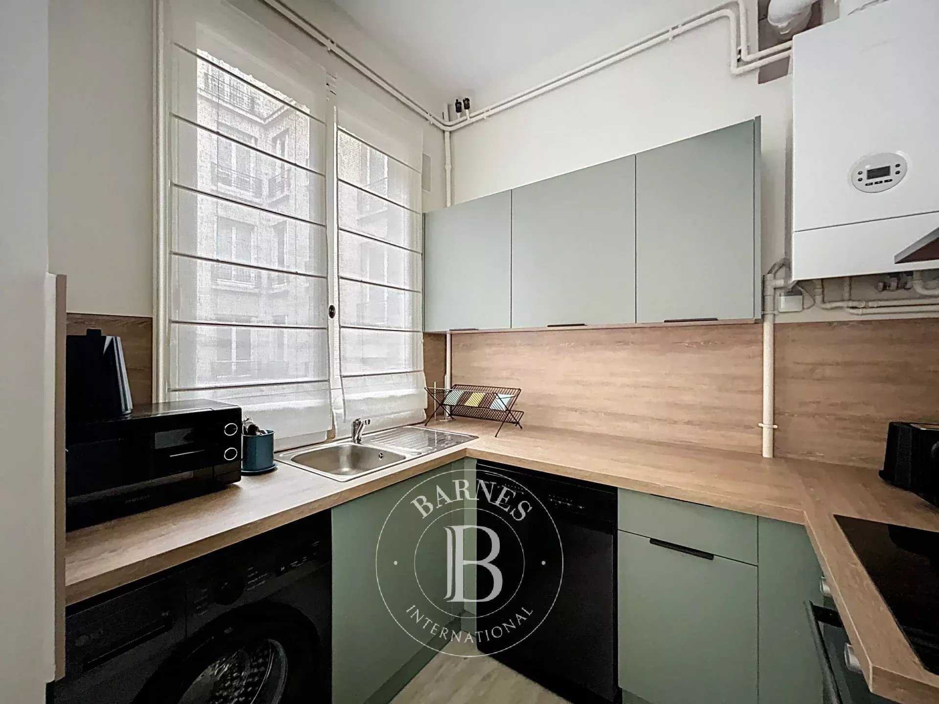 Paris  - Appartement 4 Pi&egrave;ces 2 Chambres