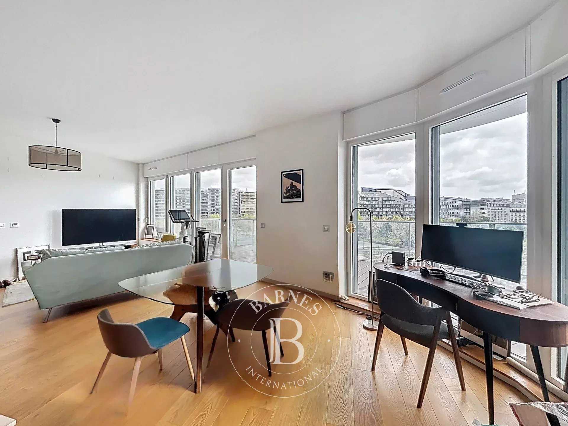 Paris  - Appartement 3 Pi&egrave;ces 2 Chambres