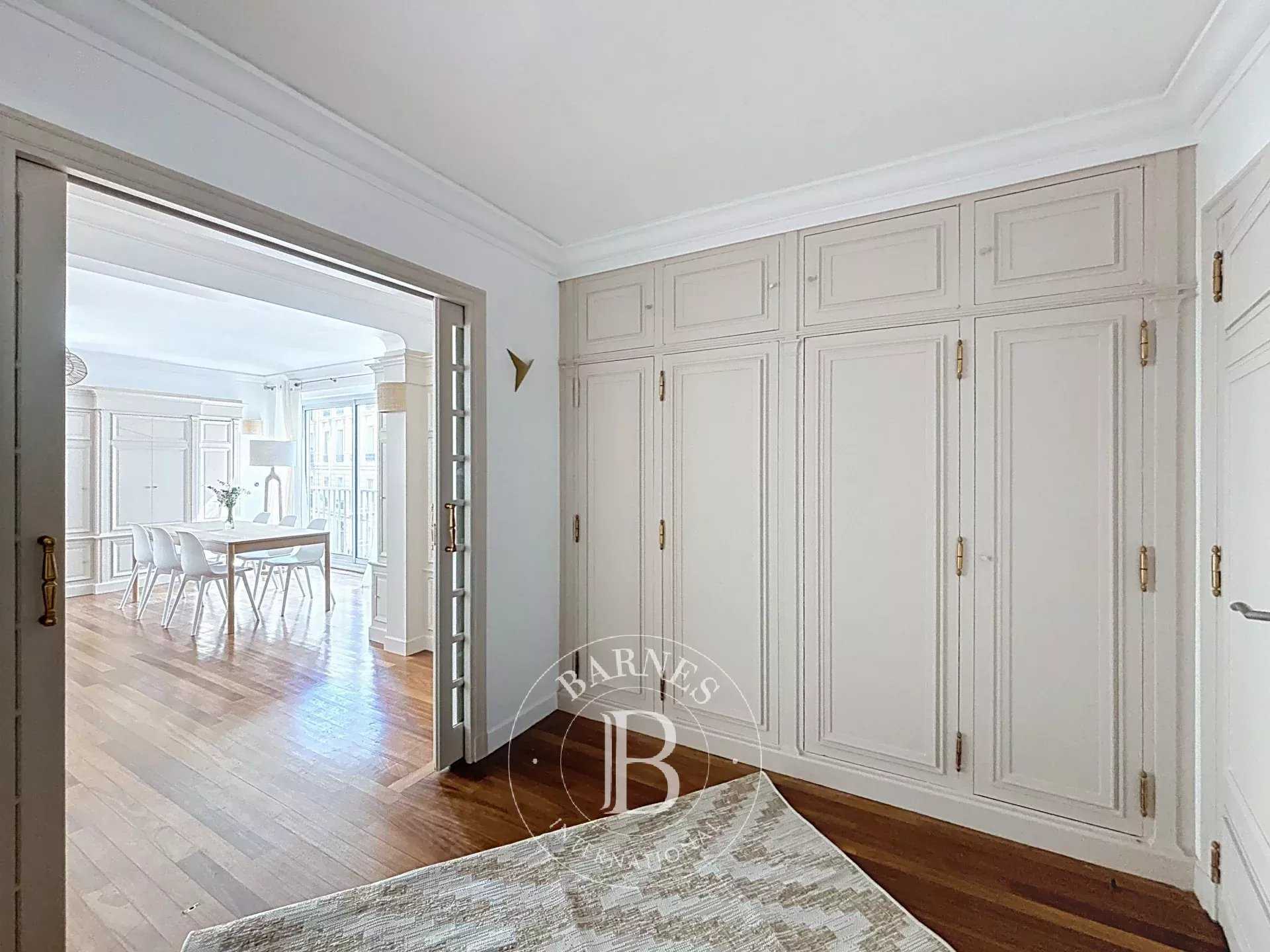 Paris  - Appartement 4 Pi&egrave;ces 3 Chambres