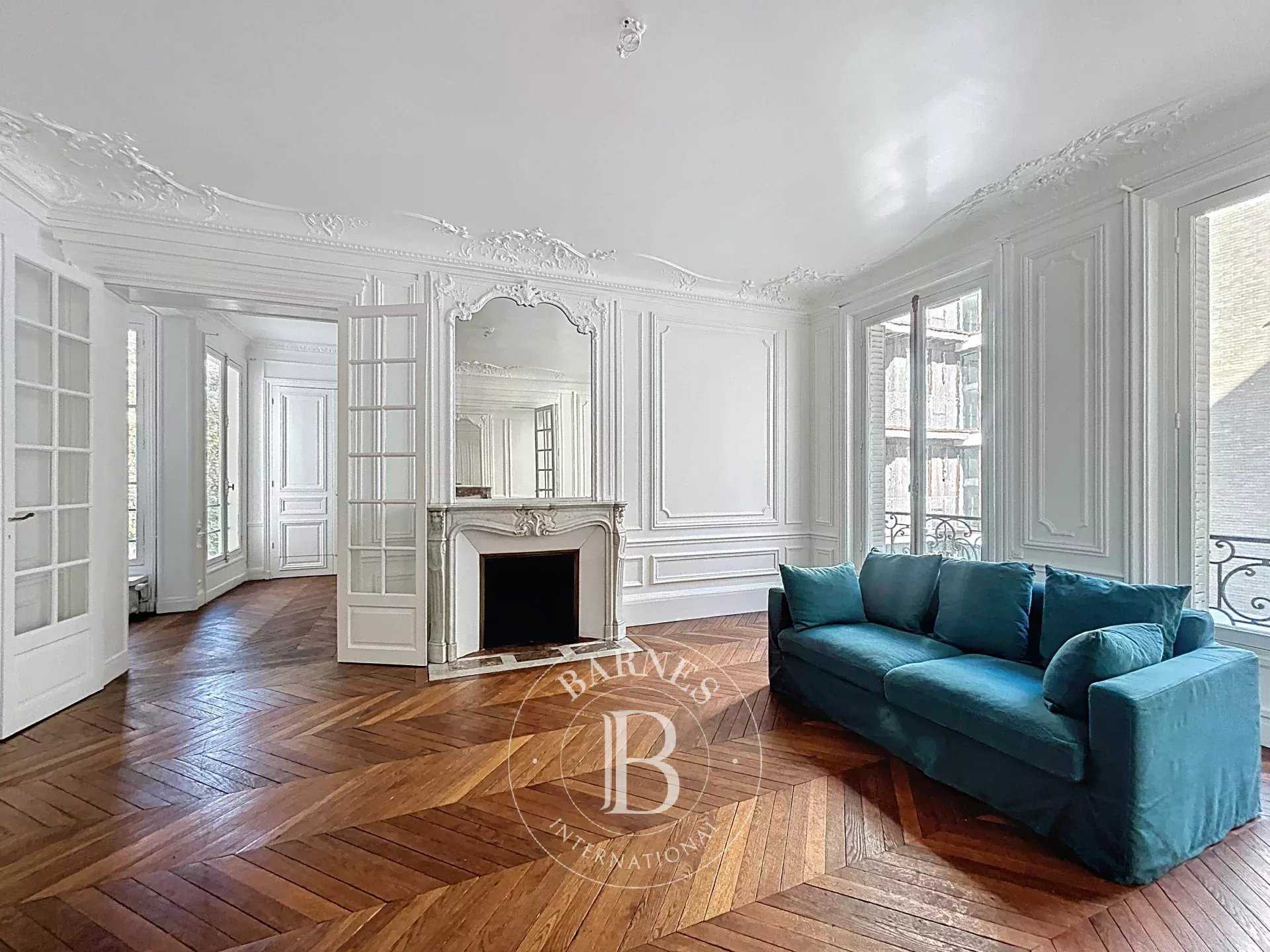 Paris  - Appartement 5 Pièces 3 Chambres