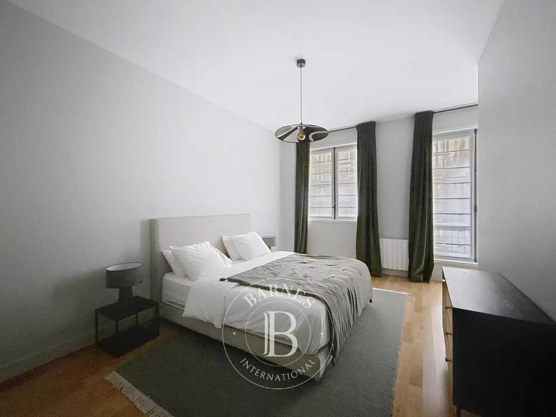 Paris  - Appartement 6 Pi&egrave;ces 4 Chambres