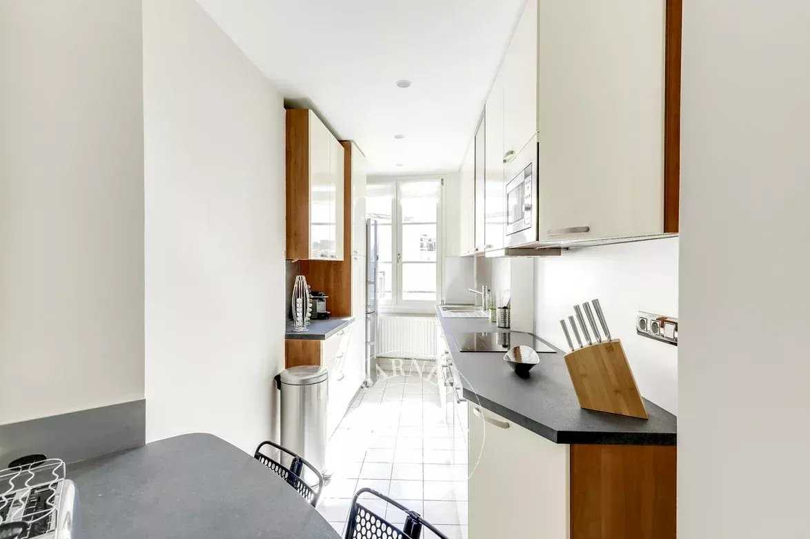 Paris  - Appartement 5 Pi&egrave;ces 3 Chambres