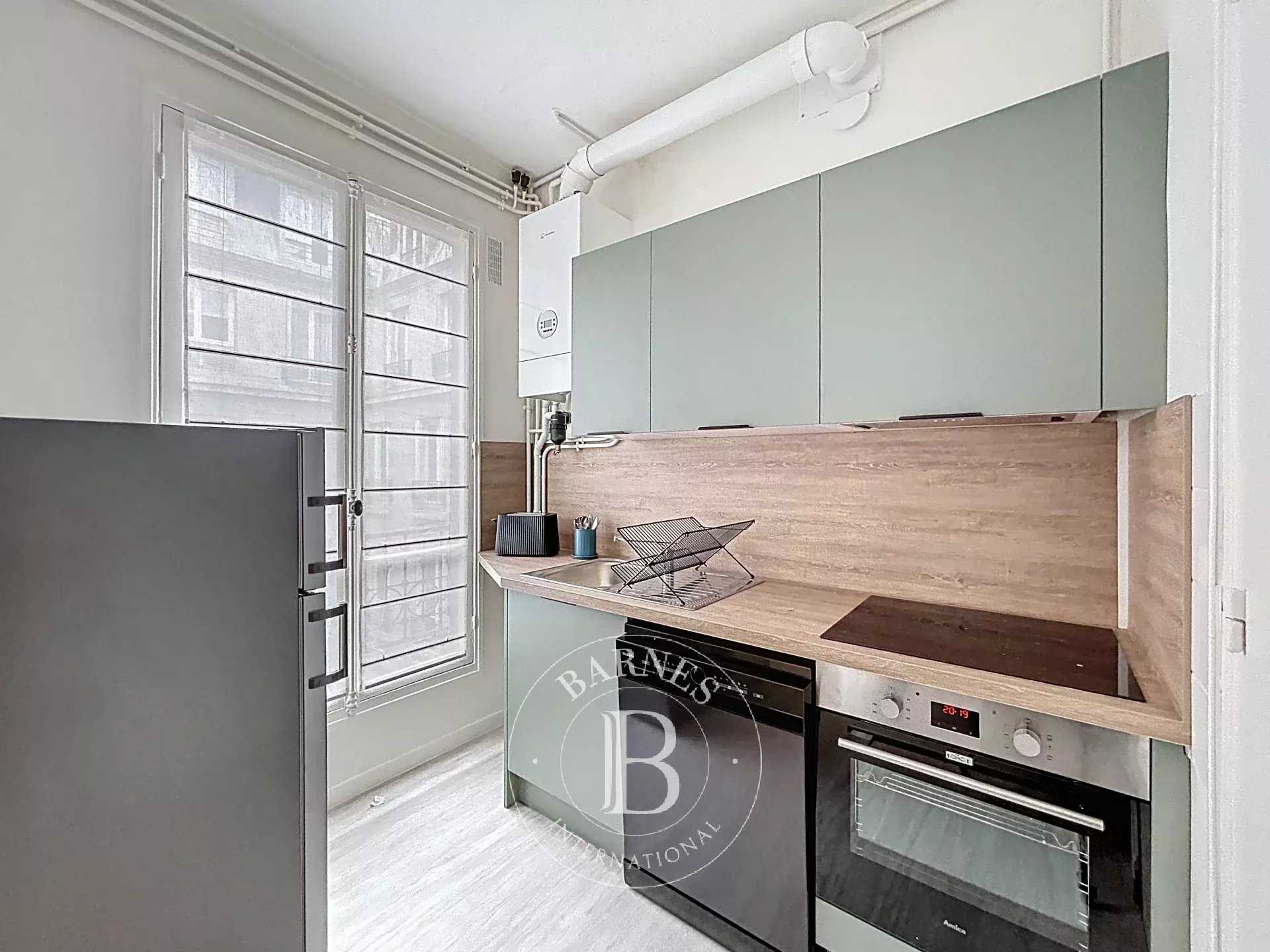 Paris  - Appartement 4 Pi&egrave;ces 2 Chambres